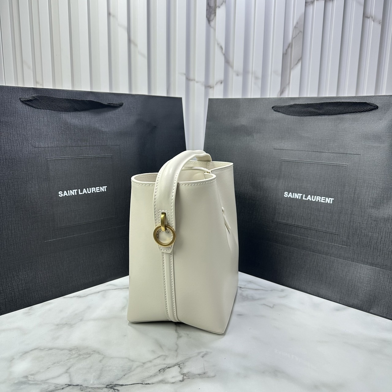 Small 6" YSL Le 37 in shiny leather Hobo Bag / YSL Bucket Bag / YSL Tote Bag กระเป๋าสะพายทรงโฮโบโท้ท งานหนังสวยเต็มใบ อะไหล่ทองสวยคลาสสิก ราคาแสนดีแนะนำของมันต้องมีจริงๆ