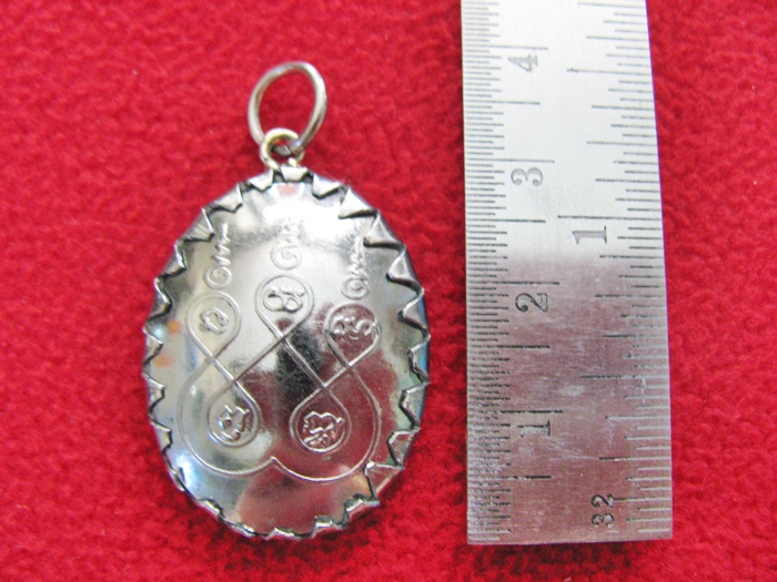 สินค้าหมดค่ะ ล็อกเก็ตพระสุพรรณกัลยาเลี่ยมสแตนเลสพร้อมใบคาถาค่ะ