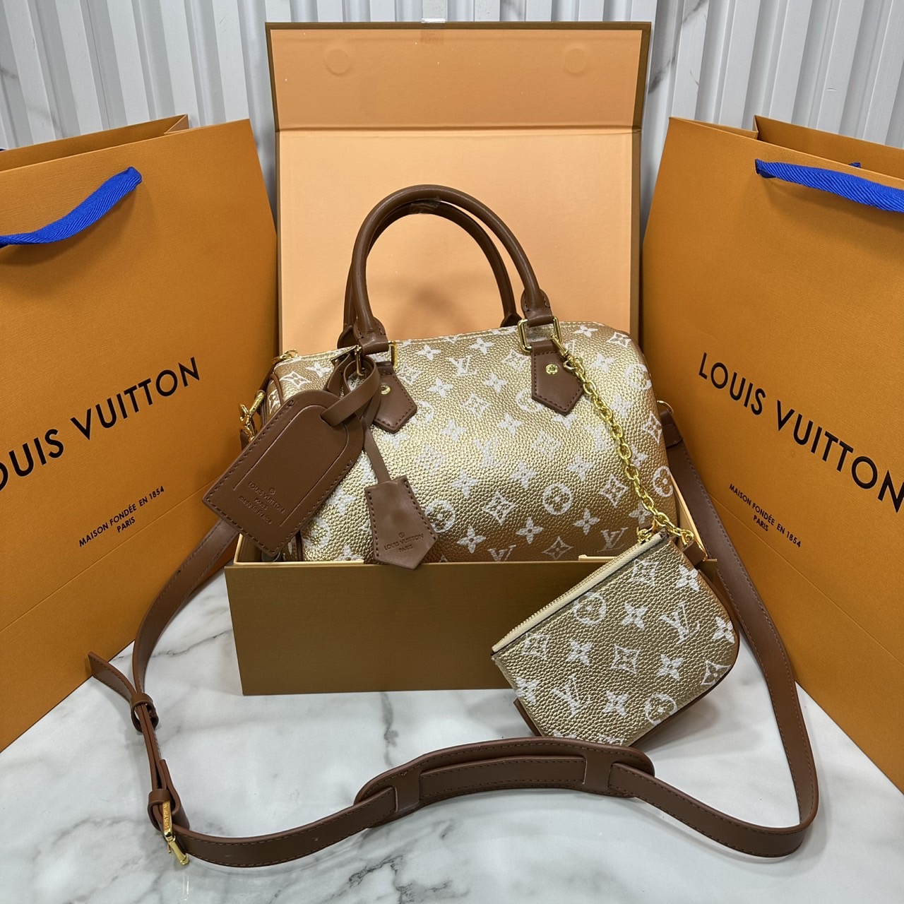 ORI หนังแท้ | LV Speedy P9 Bandoulière 25 Bag กระเป๋าสะพายทรงหมอนสปีดี้ คอลใหม่ล่าสุดหรูหราโดดเด่น รูปทรงใช้งานง่ายสวยตลอดกาล ใช้ได้กับทุกลุค ทุกโอกาส ภายในโล่งกว้างมาก ใส่ของสำคัญได้ครบแน่นอนจ้า