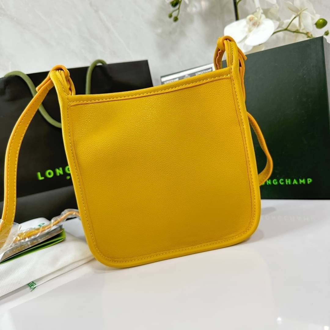LONGCHAMP LE FOULONNÉ CROSSBODY BAG กระเป๋าสะพายที่เรียบง่ายและดูดี การออกแบบที่คล่องตัวของรุ่นนี้เหมาะอย่างยิ่งสำหรับผู้หญิงที่มีบุคลิกที่ต้องการกระเป๋าสไตล์แบบเรียบง่าย