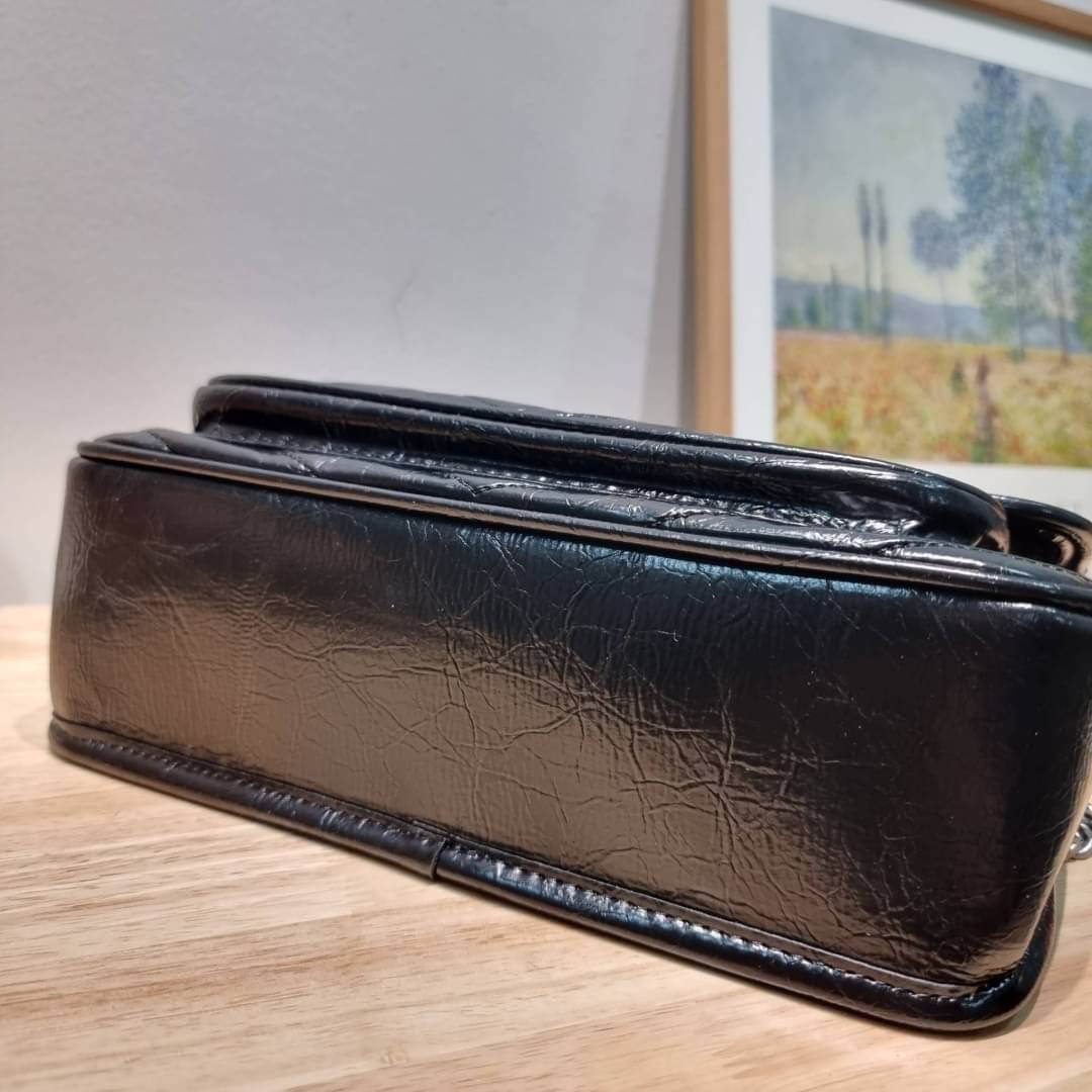 YSL niki baby chain bag in crinkled vintage leather / Yves Saint laurent shoulder bag กระเป๋าสะพายทรงคลาสสิค สุดฮอต ที่ใครๆก็ต้องมีใช้ ดีไซน์เรียบหรู วัสดุหนังลายวินเทจสัมผัสดี