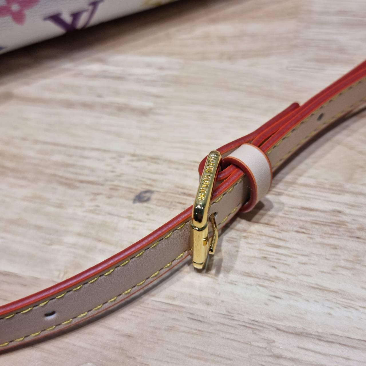 LV x TM speedy bandouliere 25 bag กระเป๋าทรงหมอน รุ่นท็อปฮิต กับดีไซน์ใหม่ต้อนรับฤดูร้อน โดดเด่นด้วยการตกแต่งลายพิมพ์ไม่เกร่อ โทนสีสดใสสะดุดตา มาพร้อมพวงหนังห้อยและมีกุญแจล็อค