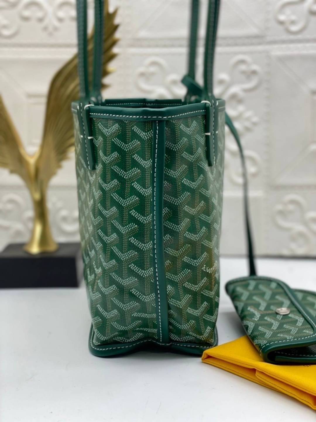 9 สี GOYARD ANJOU TOTE MINI / Goyard Mini Tote เกรดออริจินอลสลับแท้ ใช้งานต่างประเทศได้ ฮอตไอเท็ม กับกระเป๋าสะพายทรงโท้ท ไซส์มินิ กะทัดรัด มาครบสีขายดี เลิศทุกสี รูปทรงคลาสสิค ดีไซน์เป็นเอกลักษณ์ ใช้งานได้หลากหลาย