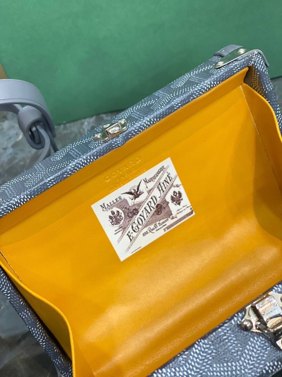 ORI หนังแท้ | Goyard Minaudière Trunk Bag กระเป๋าสะพายทรงแมสเซ็นเจอร์ เป็นคลัตช์ได้ในใบเดียว น้ำหนักเบา ทรงกล่องดีไซน์ใช้งานง่าย สวยหรู