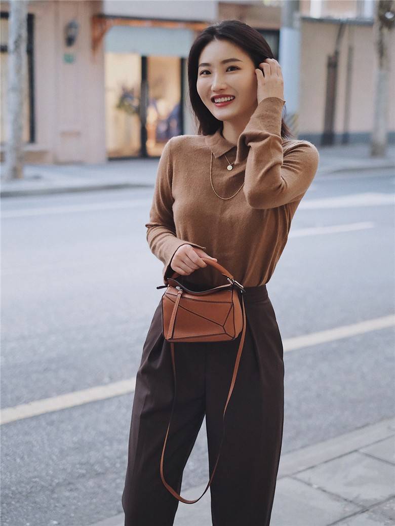 Loewe Puzzle bag กระเป๋าสะพายข้างทรงกล่อง มีให้เลือก 2 ไซส์ สุดยอดแบรนด์ที่ดีไซน์เป็นเอกลักษณ์ โดดเด่น สวยหรู สไตล์พัซเซิลคลาสสิค