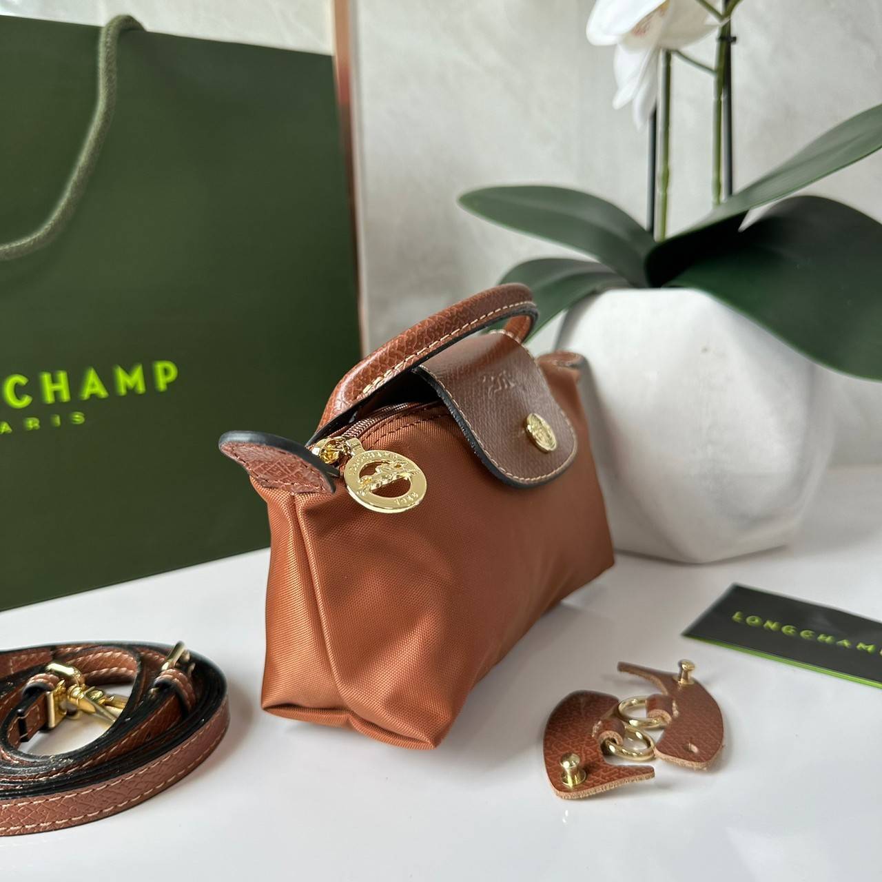 LONGCHAMP LE PLIAGE ORIGINAL Pouch with handle กระเป๋าใบเล็กขนาดกระทัดเหมาะกับใส่ของจำเป็นจุกจิก กันน้ำได้ พร้อมส่ง