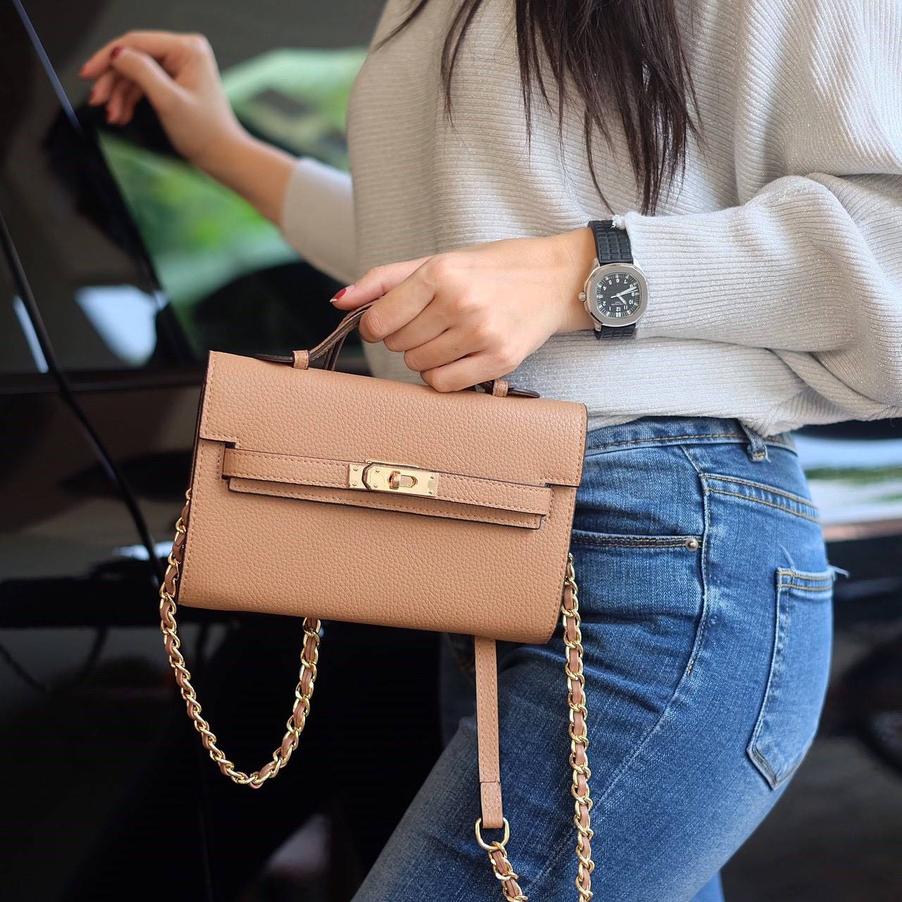 KEEP • Ellis • กระเป๋า คลัช ถือ //สะพาย ขนาด กะลังดี ทรงสวย แค่ใบเดียวจบ! หนังคุณภาพเยี่ยม ภายใน จุของคุ้ม ใส่บัตร ใส่มือถือได้ทุกรุ่น ใบนี้ จะแต่งกับ Look ไหนก้อเข้ากันได้ดีแน่นอนค๊า Don't miss!! หนังลายสวยมาก นิ่มมือ ภายในใส่ของจุกจิก 2 ด้านเลย สาม