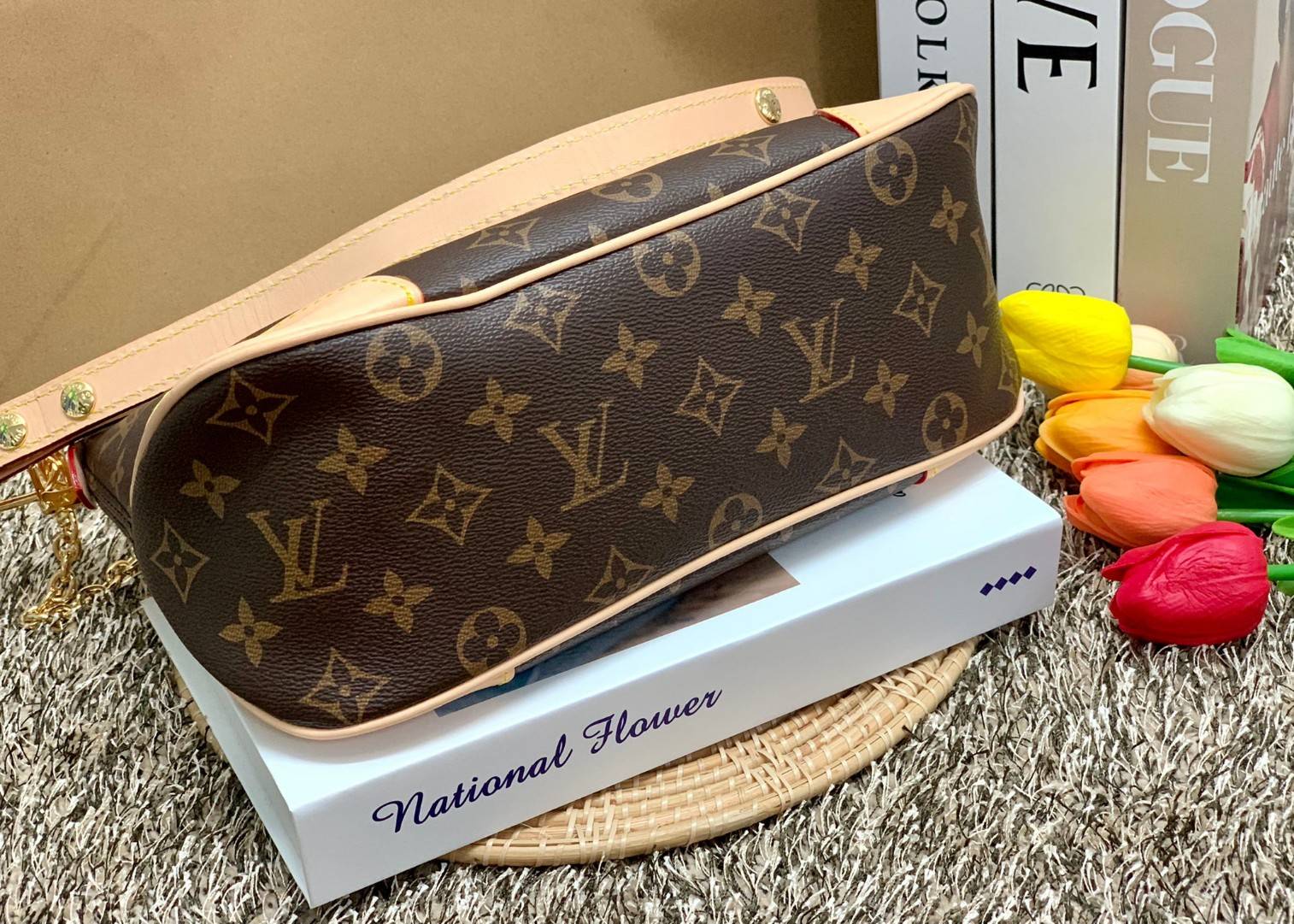 รุ่นฮิตปี2021 สะพายได้ทั่วโลกค่ะ!! LOUIS VUITTON BOULOGNE M45832 พร้อมส่ง! LV PREMIUM GIFT ตปท.!! กระเป๋าหิ้ว//สะพายข้างได้ หนังแกะ ทรงสวยมากๆค่ะ เปิดปิดกระเป๋าแบบซิปคู่ อะไหล่ทองแววหรูหรามากๆ
