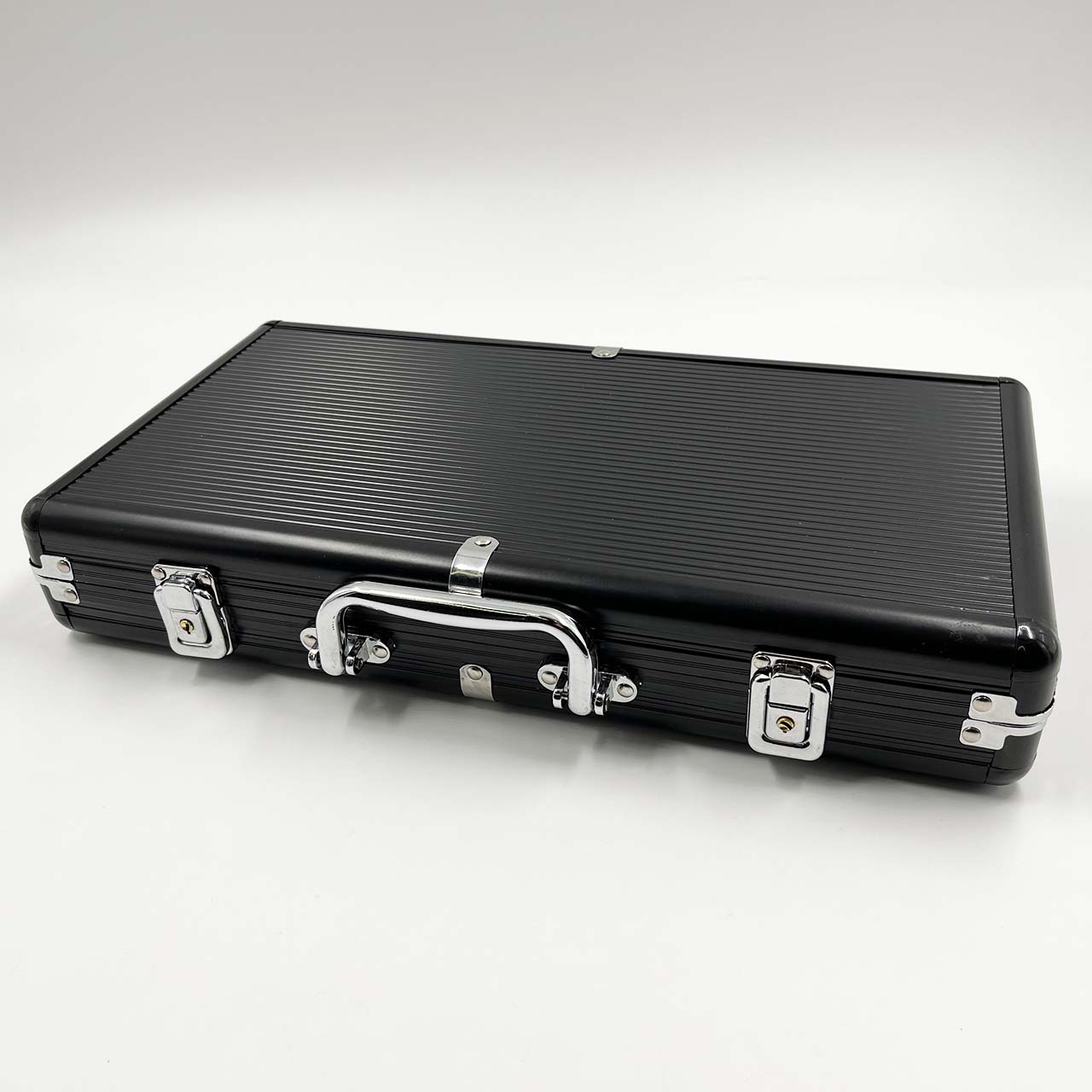 ชุดชิปโป๊กเกอร์เกรดพรีเมี่ยม พร้อมกระเป๋าใส่ชิปสีดำขนาดบรรจุ 300ชิป