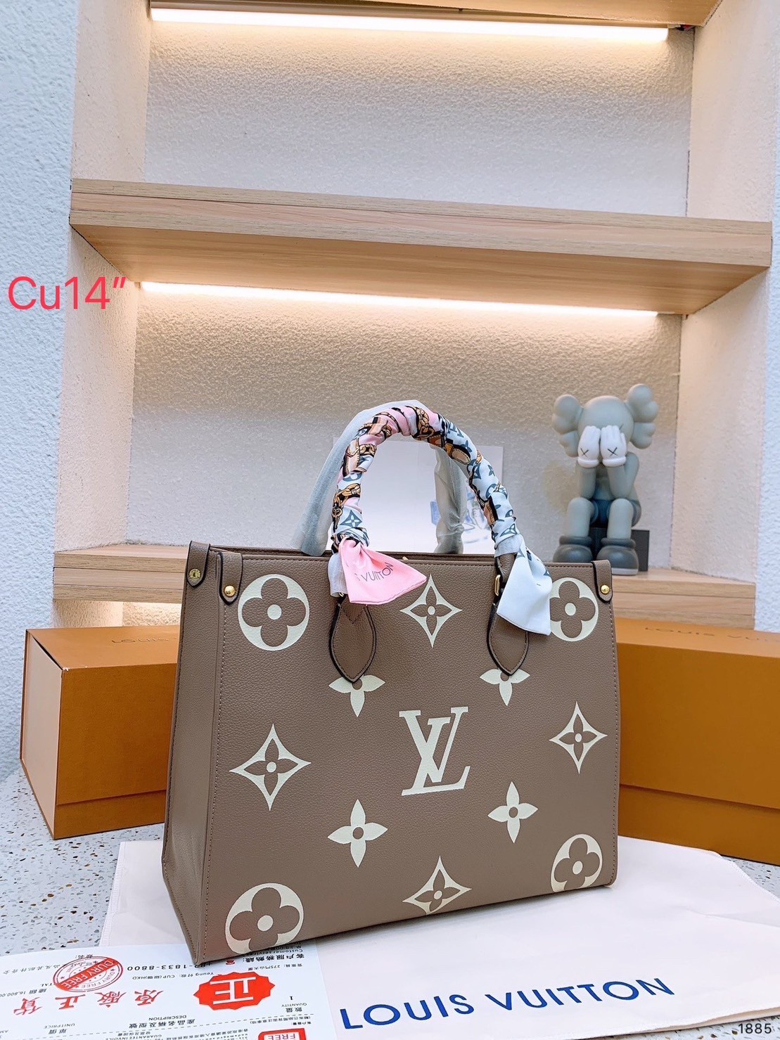 พร้อมส่ง 2 ไซส์ 3 สี 💖💖 LV OnTheGo Leather Handbag / LV Tote Crossbody Bag กระเป๋าทรงโท้ทเวอร์ชั่นดั้งเดิม งานหนังเต็มใบ ปั้มโลโก้เป็นเอกลักษณ์