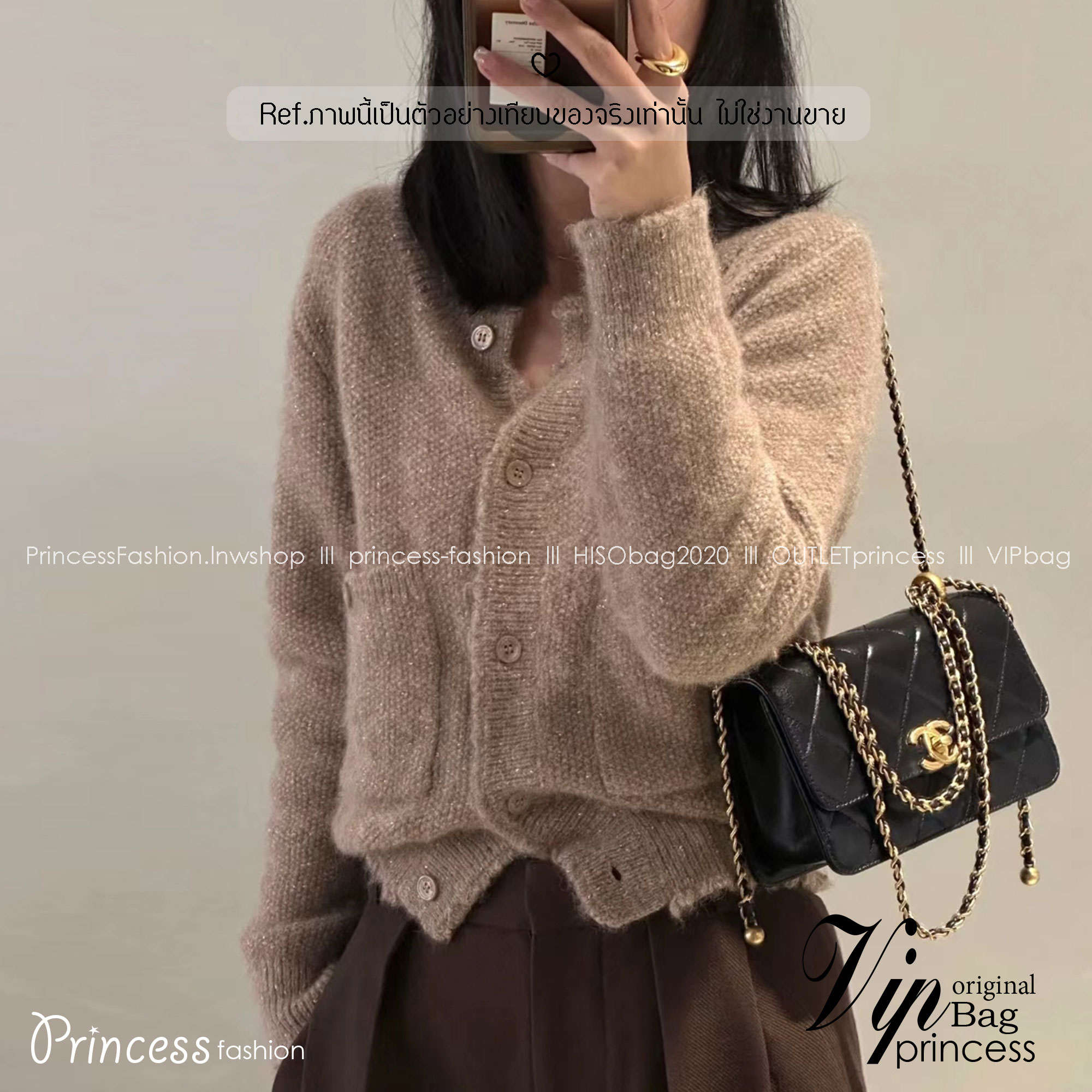 CHANEL 22 Double gold ball bag กระเป๋าสะพายสุดหรูรูปทรงคลาสสิกตลอดกาลไม่มีเอาท์ เพิ่มกิมมิกด้วยลูกบอลสีทองห้อย 2 ข้างปลายสายสะพาย เพิ่มความน่ารักโดดเด่น ดูแพง ผู้ดีคุณหนูลูกคุณมากๆ