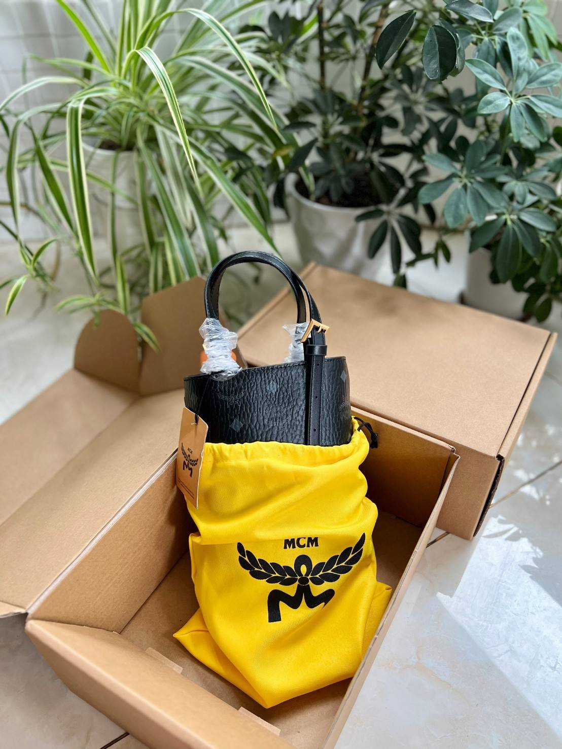 M.C.M AREN BUCKET TOTE IN VISETOS กระเป๋าทรงบัคเก็ต ขนาดกำลังสวย ไอเท็มใหม่ เกรดท็อปออริ 1:1 สลับแท้