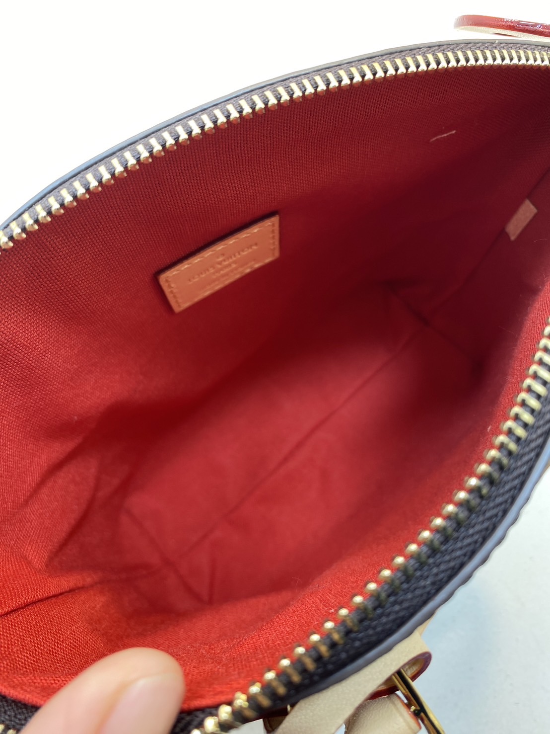 LV Lockit BB bag กระเป๋าถือทรงโท้ทวินเทจรุ่นยอดนิยม พร้อมสายโซ่และสายหนัง ปรับใช้งานได้หลายโอกาส สวยงามเป็นอมตะ เกรดออริ 1:1 ใช้งานต่างประเทศได้