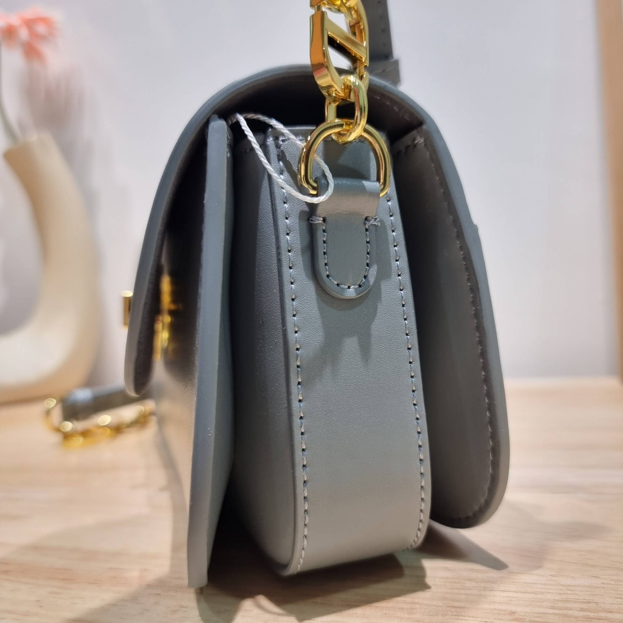 DIOR 30 MONTAIGNE AVENUE BAG สวยหรู ดีเทลแพง ต้องยกให้ไอเท็มนี้เลย กับกระเป๋าสะพายข้าง รุ่นที่ใครเห็นเป็นต้องรัก