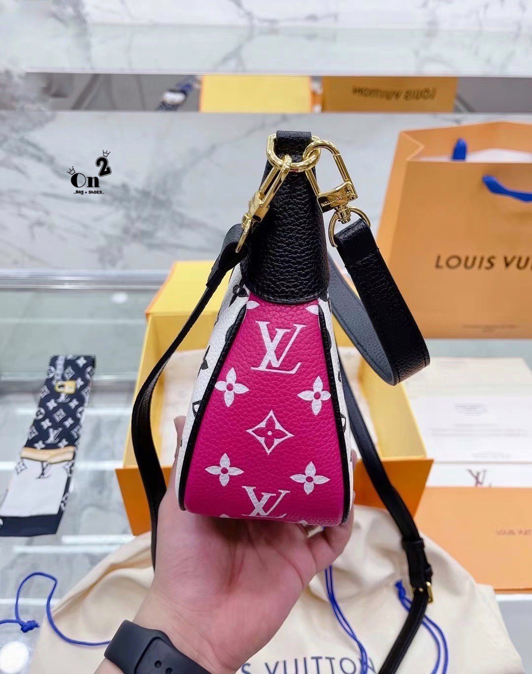 LV Replica Bagatelle BB Leather Hobo Bag / LV Bagatelle BB bag กระเป๋าสะพายสุดหรู มาใหม่ชนช้อปค่า ใบเล็กซิปบน หนังลายโมโนแกรม งานสวยเป๊ะที่สุดเป๊ะทุกมุม ปั้มทุกจุด ใช้ได้ Everyday Look เลยค่า ดีไซน์ทรงคลาสสิค มาพร้อมสายสะพายยาวงานจริงสวยทุกมุมเป๊ะปังมากค่