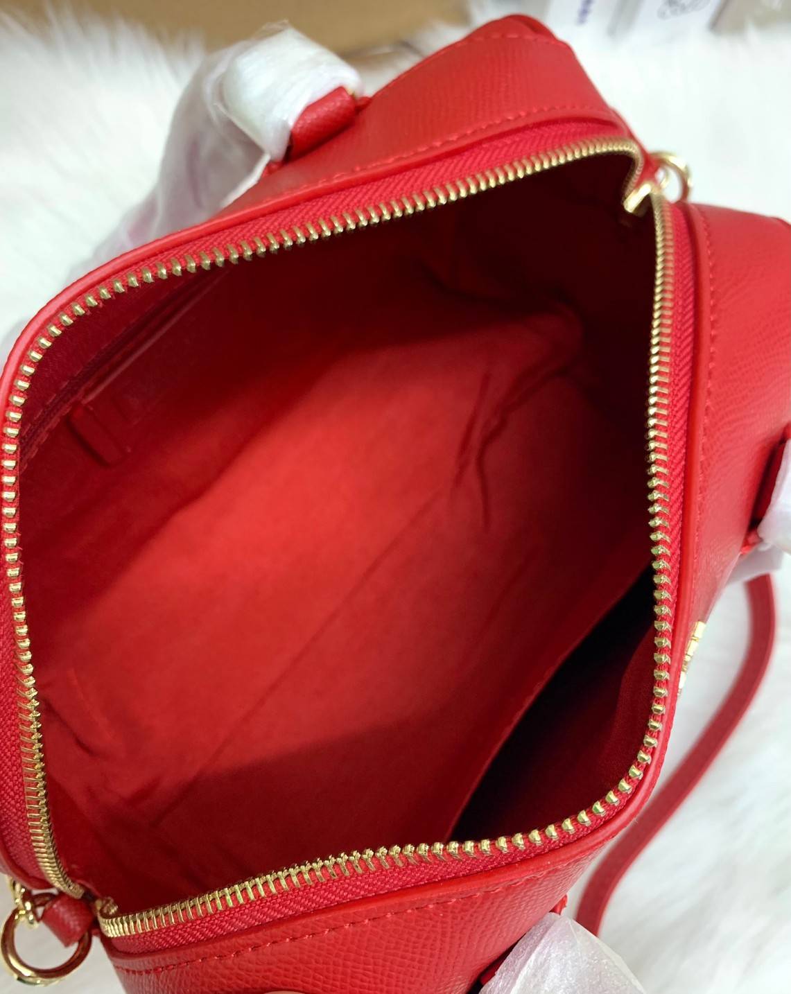 รุ่นอะไหล่ทองเข้าแล้วจ้าา ห้ามพลาดค่ะ Coach Bennett Boston Bag in Crossgrain Leather ((32202)) พร้อมส่ง รุ่นที่สาวๆหลายๆคนถามถึงกันค่า! กระเป๋าทรงหมอน หนังแท้ ลายหนังสวยมากค่ะ ไม่ว่ายุคไหนๆก็สวย ดูดี ทรงฮิตในตำนานค่ะ ✔️อะไหล่ทองหรูสวย เปิดปิดกระเป๋