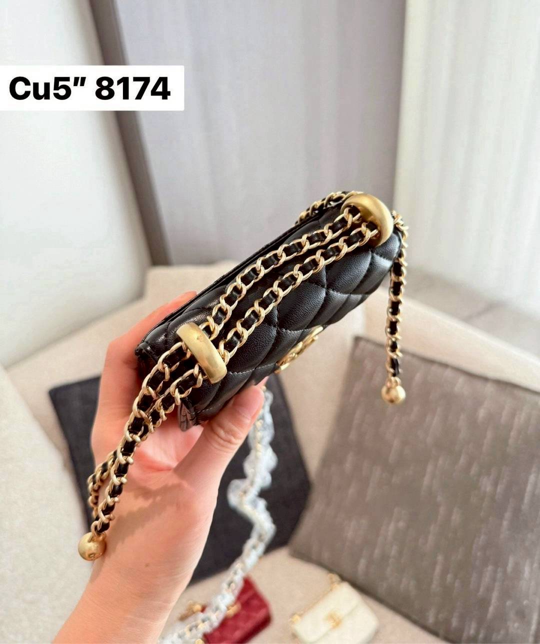 CHANEL 21A Mini Flap Coin Purse with chain กระเป๋าสะพายไซส์มินิน่ารักและสุดลัคชู หรูหราเกินเรื่อง โทนสีดำคลาสสิก โดดเด่นด้วยโลโก้สีทอง ดูแพงสุดๆ