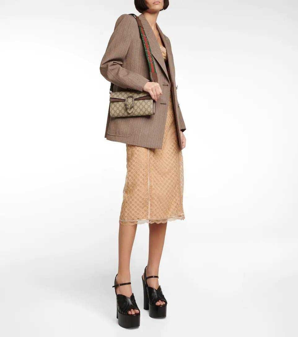 GUCCI Dionysus GG small shoulder bag กระเป๋าถือ กระเป๋าสะพายทรงสวย หรูหรา และดูแพง มาพร้อมสองสายสายพายให้เลือกปรับใช้งาน ถอดออกได้ทั้งสองสาย ถือเป็นครัชเก๋ๆได้ ดูดีมากๆ