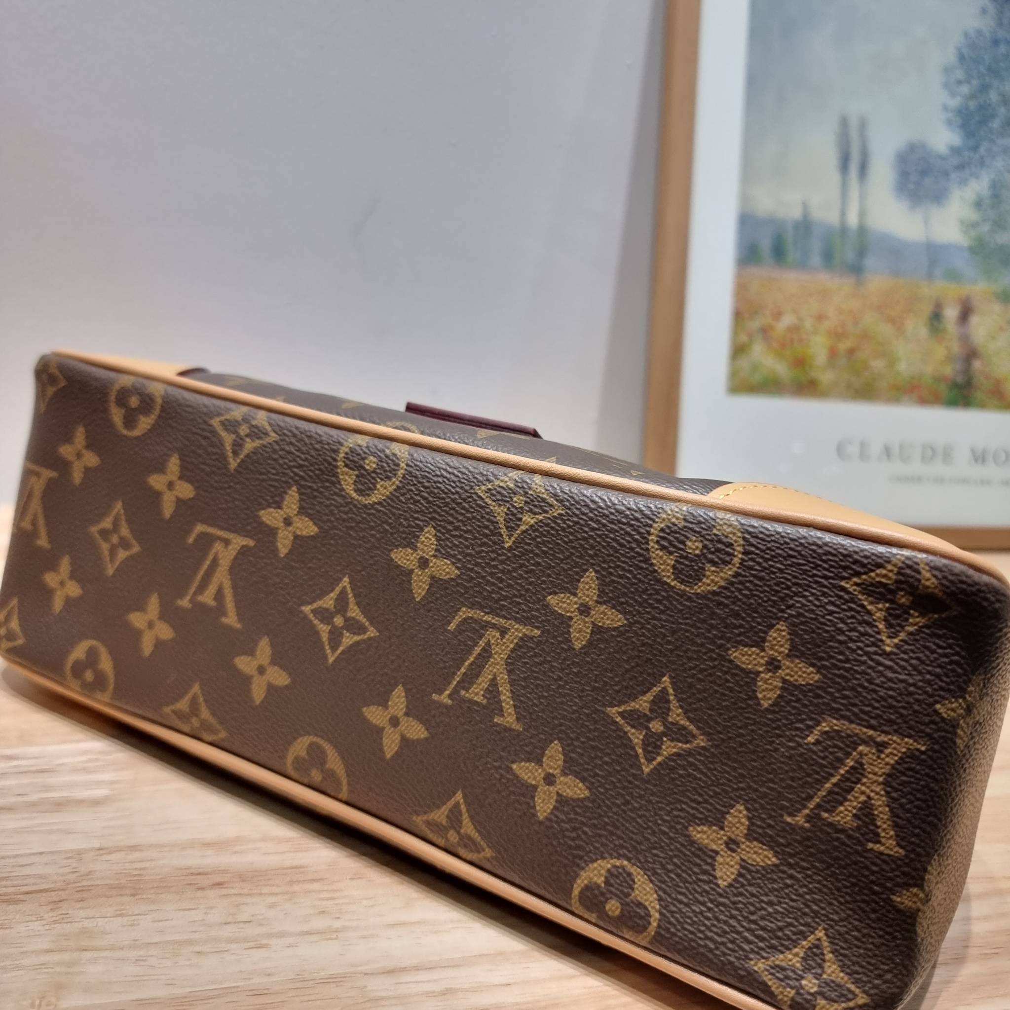 LV Odeon PM 2020 กระเป๋าสะพาย ดีไซน์คลาสสิค ใบใหญ่กำลังดี ทำให้ใช้งานได้สะดวก วัสดุหนังแคนวาสทนทาน