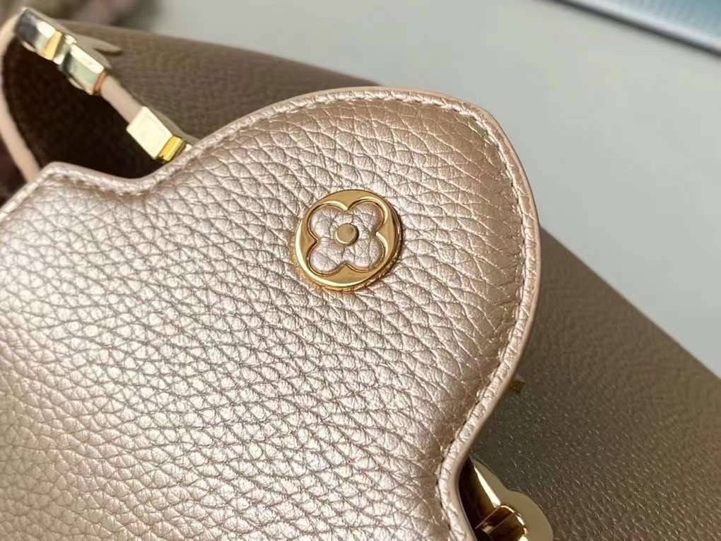 LV Capucines BB Gold Luxury Bag 27cm เกรดท็อปออริจินอล มีความละเอียดของเนื้องานมากที่สุด ปราณีตตรงปกทุกใบ ใช้สลับของแท้ได้ ใช้งานต่างประเทศได้ เข้าออกผ่านทุก ตม. สุดยอดเดอะเบสท์ไอเท็ม สวยหรู ผู้ดี หรูหรา ดูแพงมาแต่ไกล