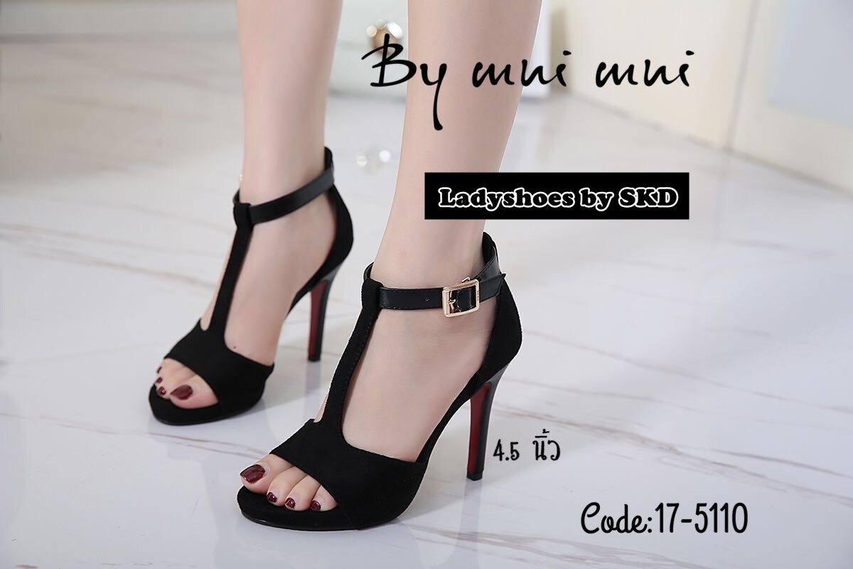 พร้อมส่ง...แบบใหม่ล่าสุดรองเท้าส้นสูง Style Prada ที่สาวๆตามหา หนังชามัวร์อย่างดี มาพร้อมดีไซน์เก๋เท่ห์ด้วยสายหนังรัดข้อสีดำ ส้นสูงประมาณ 4 นิ้ว สายรัดข้อตะขอเกี่ยวปรับระดับได้ ทรงสวยหรูหราดูแพงสุดๆ เนื้อนิ่มสวมใส่สบายมากกกๆๆ ใครเห็นต้องร้อง ว้าวววววๆๆ ช้