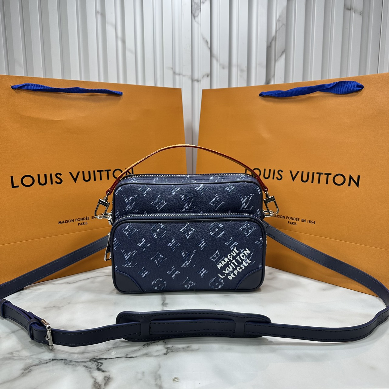 ORI หนังแท้ | LV Nil Messenger PM Navy Green กระเป๋าสะพายทรงแมสเซ็นเจอร์ สีใหม่ดีไซน์ใหม่