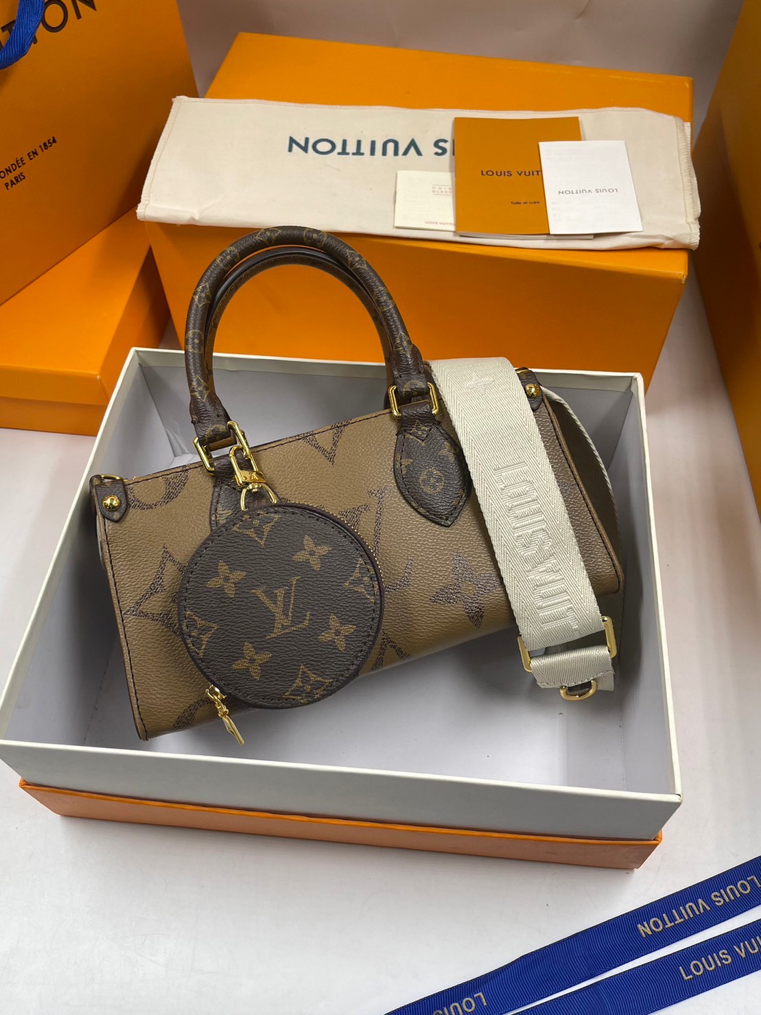 LV OnTheGo East West Monogram Bag / LV BAG พร้อมส่ง 4 สี กระเป๋าโท้ทขนาดกะทัดรัด ดีไซน์ใหม่ประจำฤดูกาล