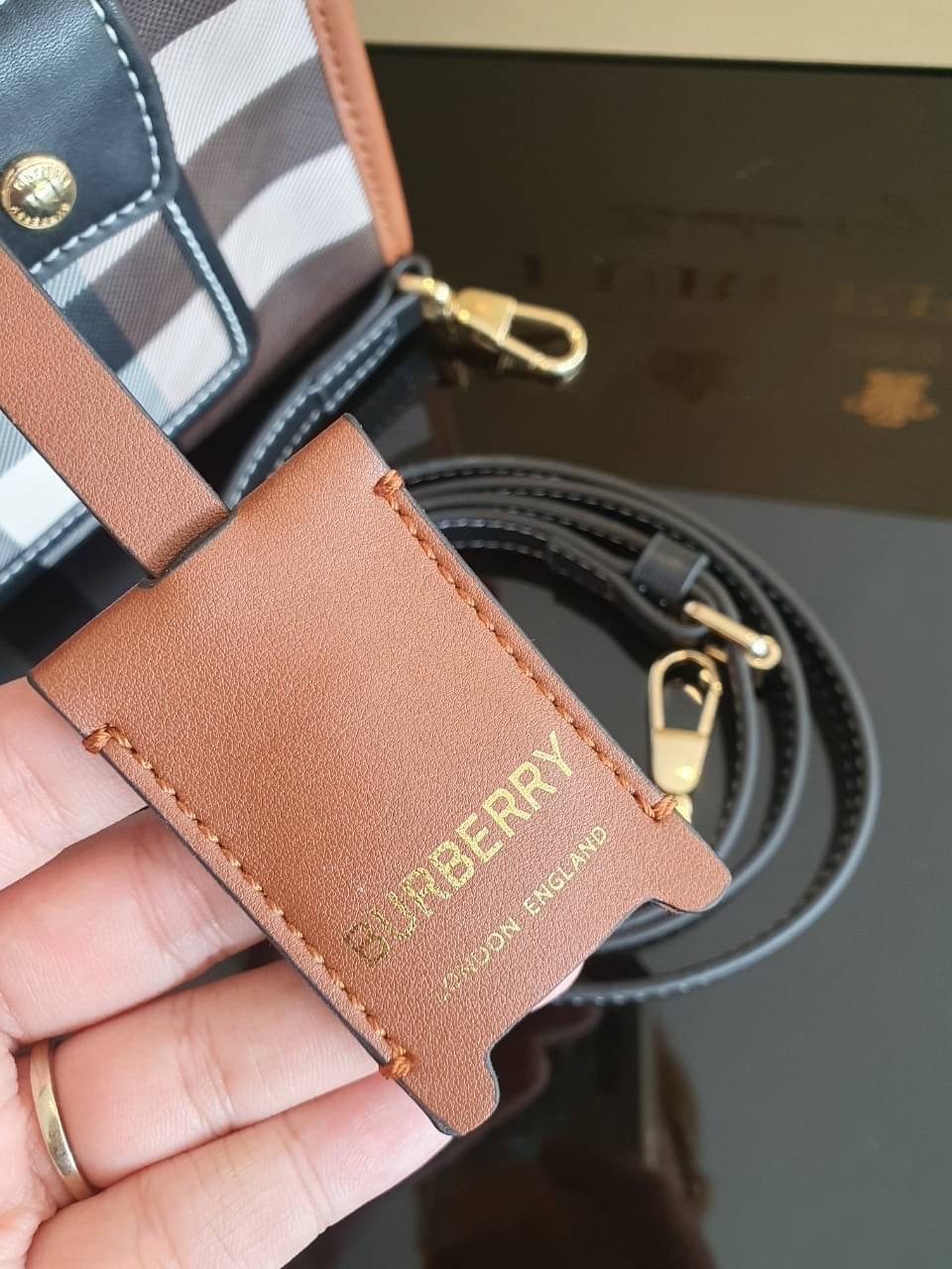 Burberry Mini Freya Tote in Dark Birch Brown / BURBERRY MINI FREYA TOTE BAG กระเป๋าถือ กระเป๋าสะพายครอสบอดี้ วัสดุหนังพิมลาย MONOGRAM โทนเข้ม
