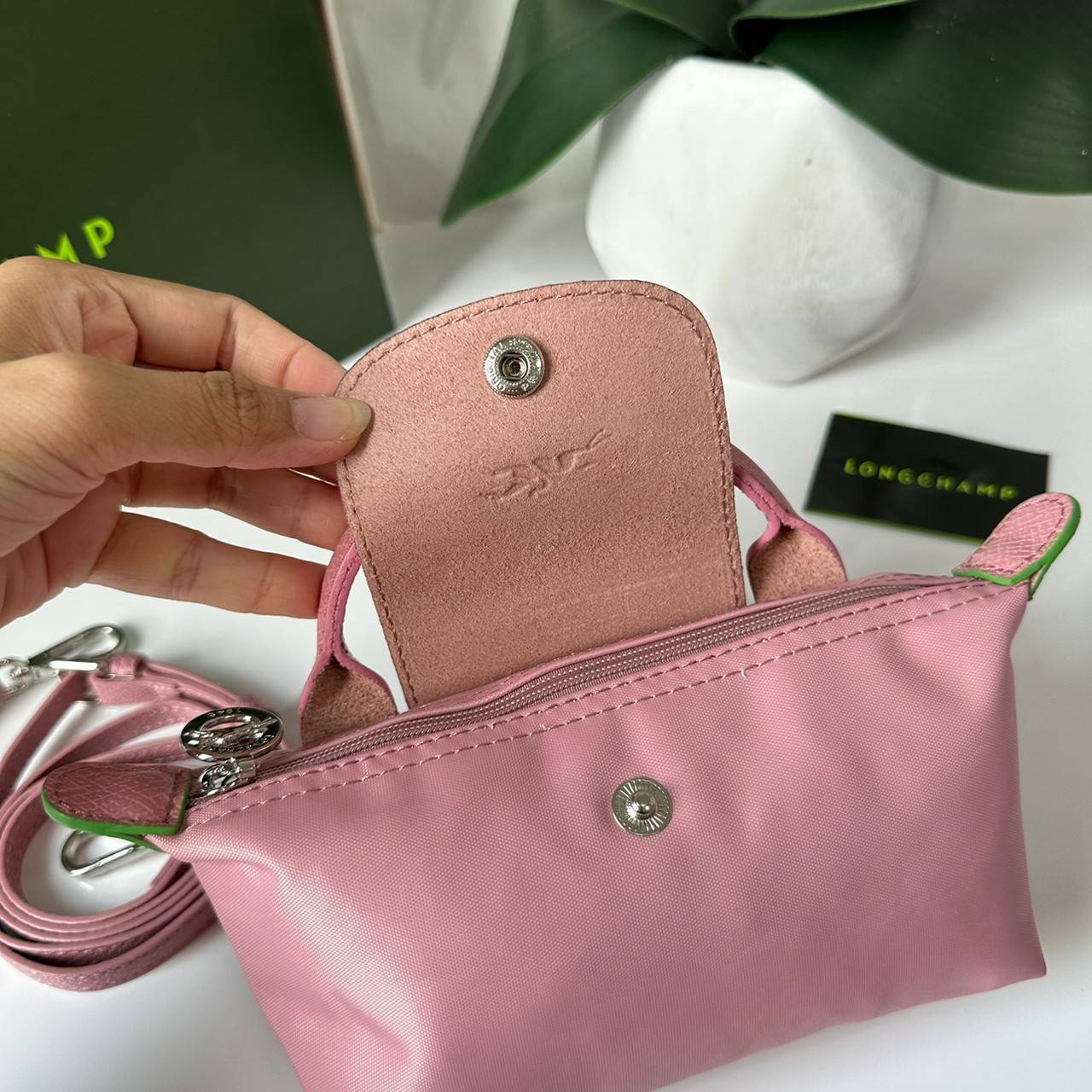LONGCHAMP LE PLIAGE ORIGINAL Pouch with handle กระเป๋าใบเล็กขนาดกระทัดเหมาะกับใส่ของจำเป็นจุกจิก