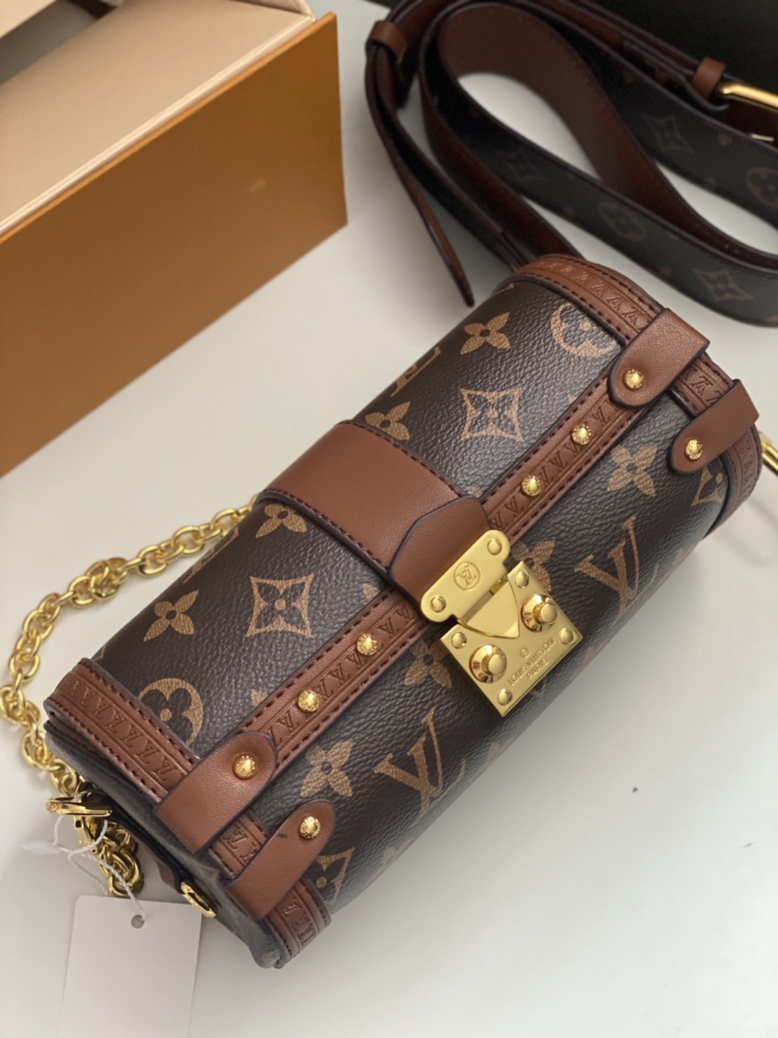 LV Papillon Trunk Monogram Canvas - Handbags เกรดออริจินอล ใช้งานต่างประเทศได้ พร้อมส่งที่ไทย กระเป๋าทรงสวย ดีไซน์หรู มีสายมาให้ 2 เส้น สายโซ่และสายหนังสปอร์ตเส้นใหญ่ วัสดุหนังแคนวาสอย่างดี ใบจริงสวยสุดคุ้ม