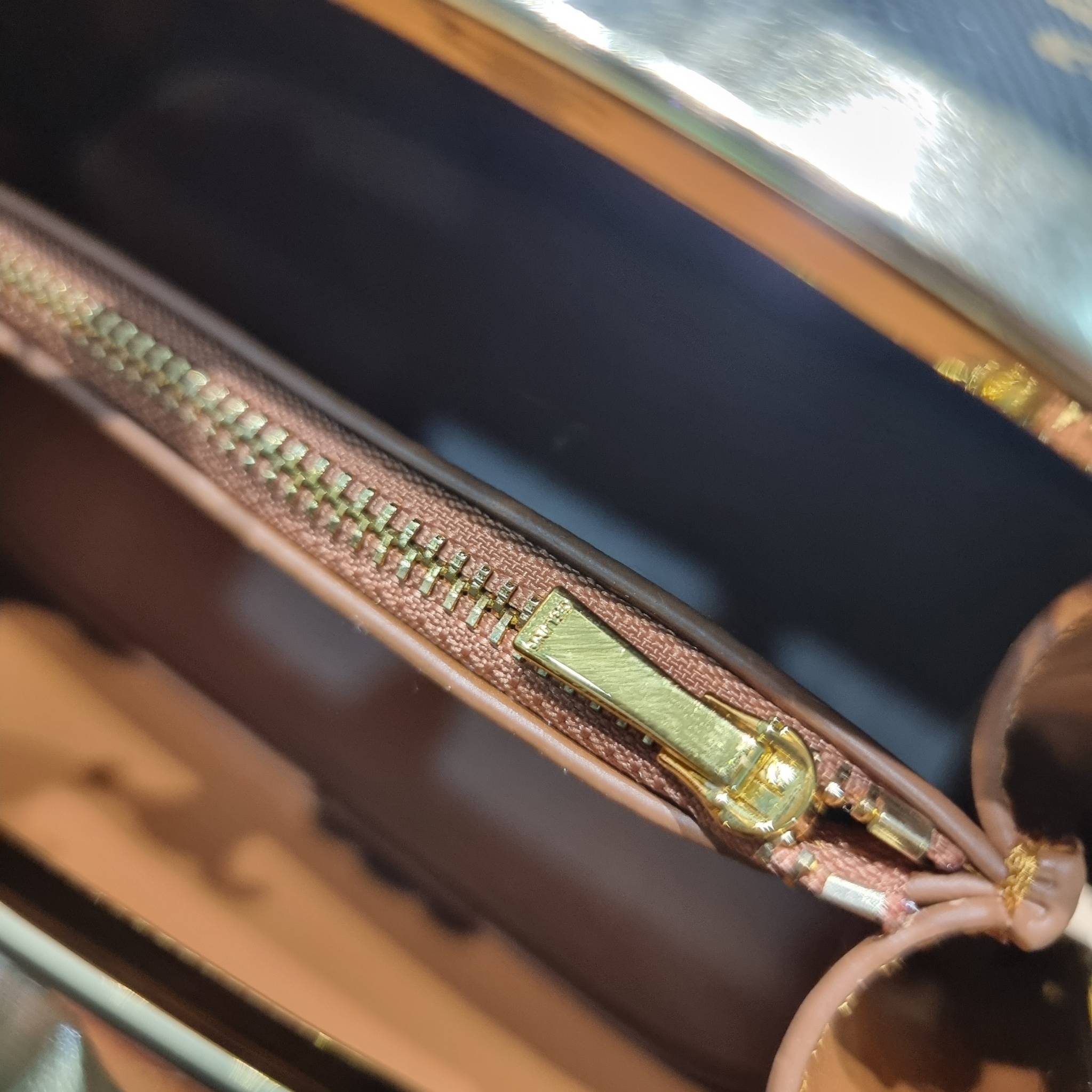 Celine Lunch Box Bag / CELINE BOX BAG IN TRIOMPHE CANVAS สุดปัง กับกระเป๋าทรงกล่อง ดีไซน์ยูนีค ไม่ซ้ำ วัสดุหนังแคนวาส เปิด-ปิดด้วยอะไหล่ขัดแน่นหนา