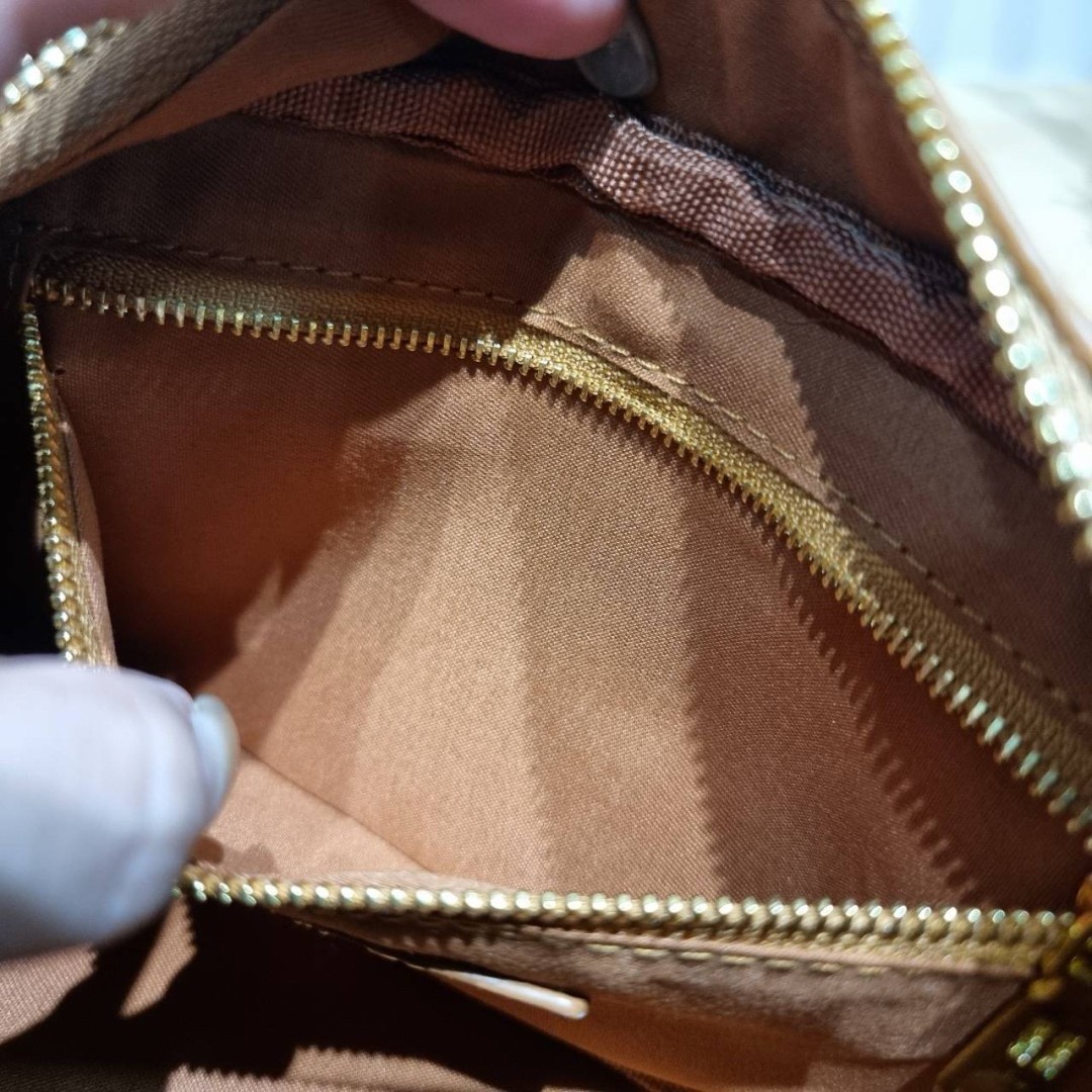 MIU MIU ARCADIE METELASSE LEATHER BAG กระเป๋าถือ/สะพายสุดชิค คุ้มมากไม่อยากให้พลาดน้า