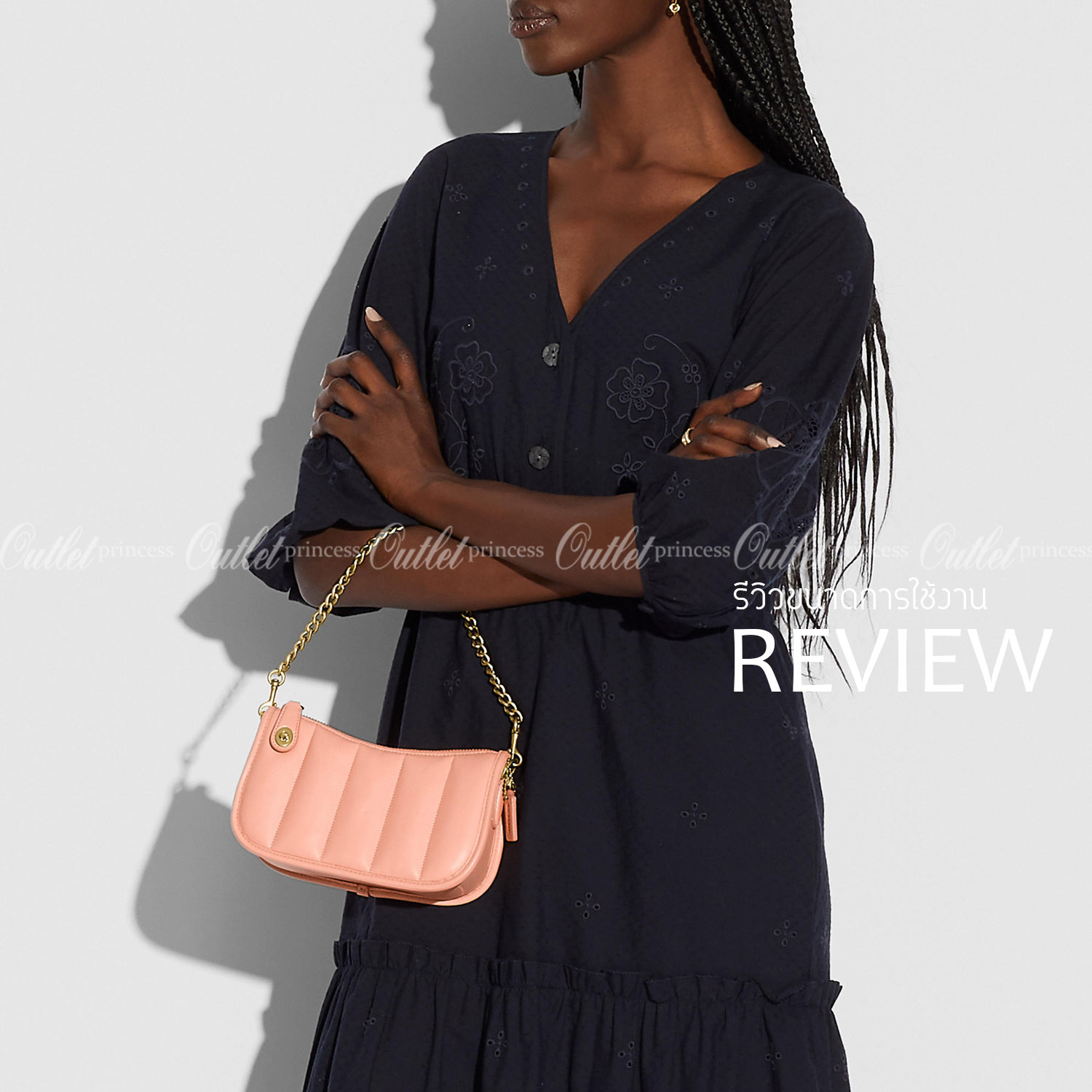 COACH SWINGER 20 WITH QUILTING ((C3490)) พร้อมส่งที่ไทย ออกใหม่ล่าสุดค่ะ! กระเป๋าหิ้วหรือคล้องไหล่ ใบขนาดกระทัดรัด หนัง Nappa แบบนวมล่าสุดค่ะ! เปิดปิดกระเป๋าแบบหมุนล็อค ภายในสามารถใส่มือถือได้;กระเป๋าเงินใบสั้นได้;พาสปอร์ตได้;พร้อมช่องเสียบบัตรได้อีกสามช่