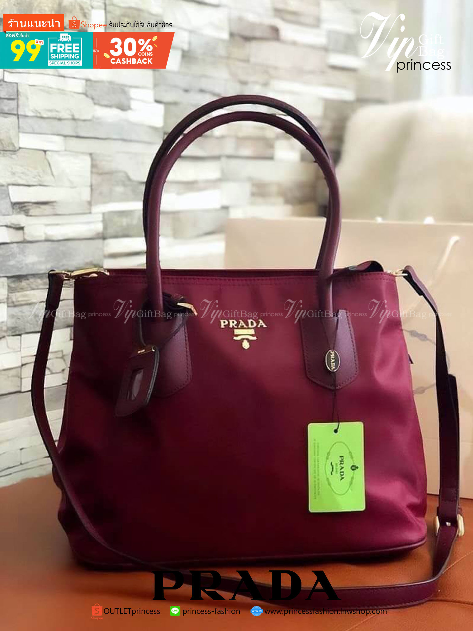 PRADA NYLON BAG Limited edition พรีเมี่ยมกิ้ฟจากเคาน์เตอร์แบรนด์ต่างประเทศ วัสดุ Nylon เนื้อหนาคุณภาพดีตามแบบฉบับแบรนด์ ด้านหน้าประดับทองโลโก้หรู ด้านข้างมีกระดุมปรับขยายได้ หูจับหนังแข็งแรง พร้อมสายสะพายยาวปรับระดับได้ มีหมุดรองฐานกันรอยสี่มุม ภายใน Poly