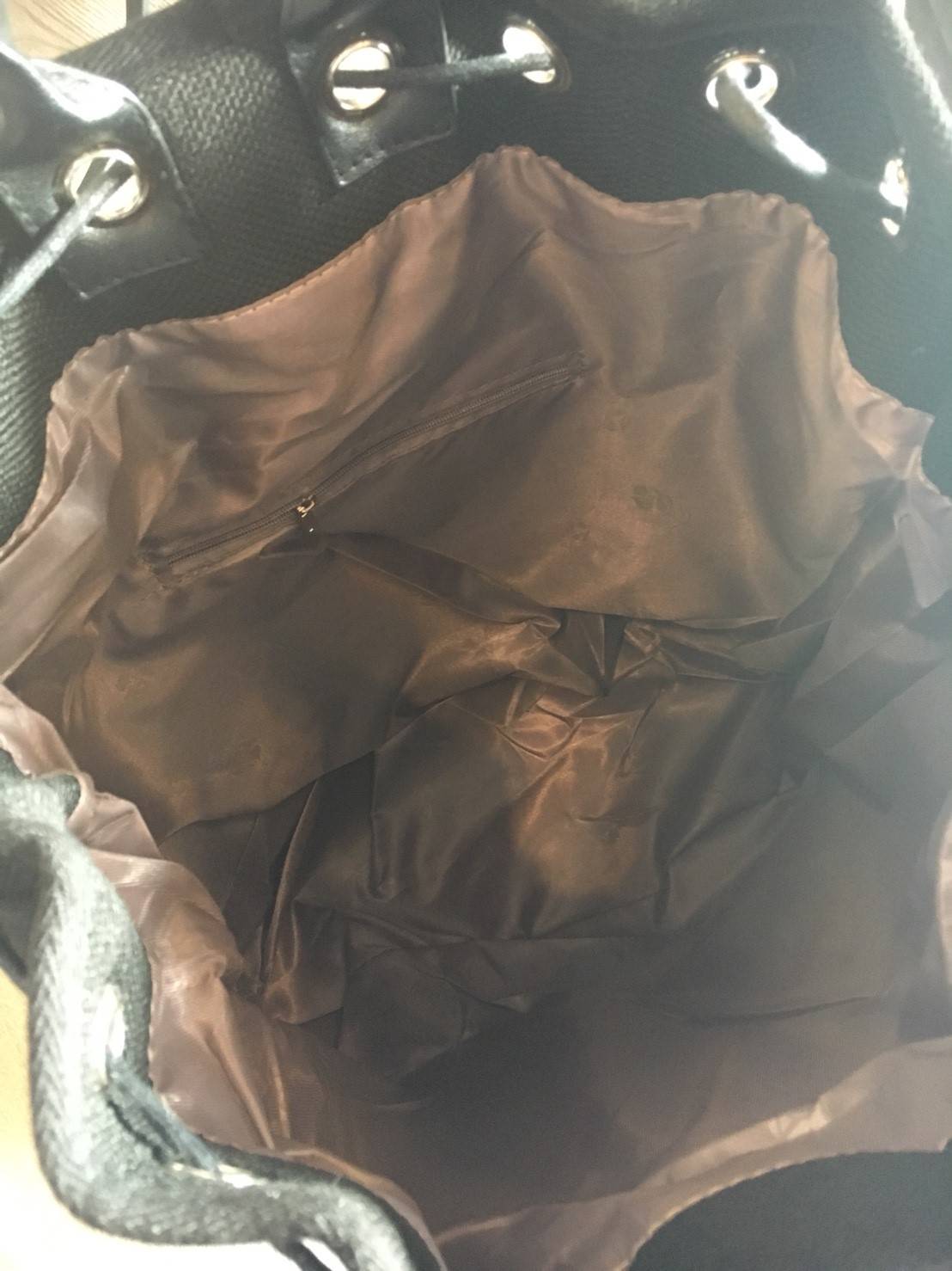 New Limited! กระเป๋าเป้ ทรงขนมจีบ ตัวใหม่จากพรีเมี่ยมกิ้ฟ แบรนด์ Chanel กับทรง Chanel canvas jumbo bucket & backpack bag พร้อมส่งค้า โดดเด่นด้วย **ทรงน่ารัก ตัวกระเป๋า canvas ทั้งใบสกรีนโลโก้สีขาว อะไหล่เงิน สายสะพายมี Gimmick♡ สายหนังต่อผสมโซ่สลับ