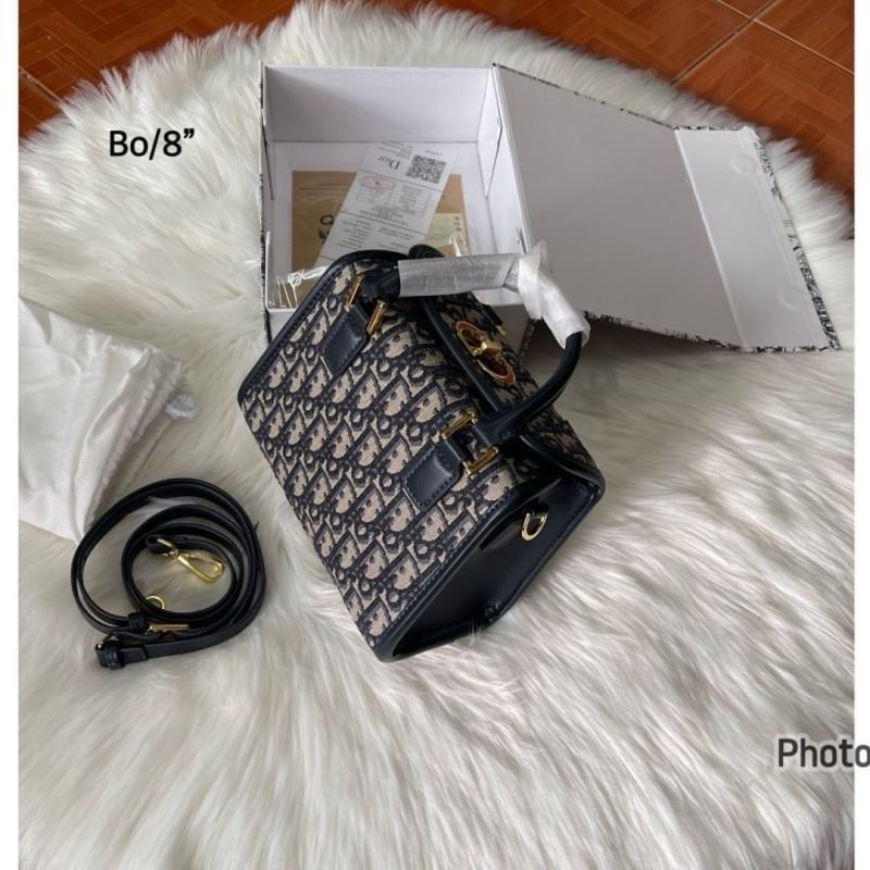 DIOR SMALL BOSTON BAG Blue Oblique Embroidery กระเป๋าสะพายทรงกล่องบอสตัน New for Winter 2023 คอลผู้ดี สวยหรู ตอบโจทย์และแมทช์ได้กับทุกลุคทุกสไตล์