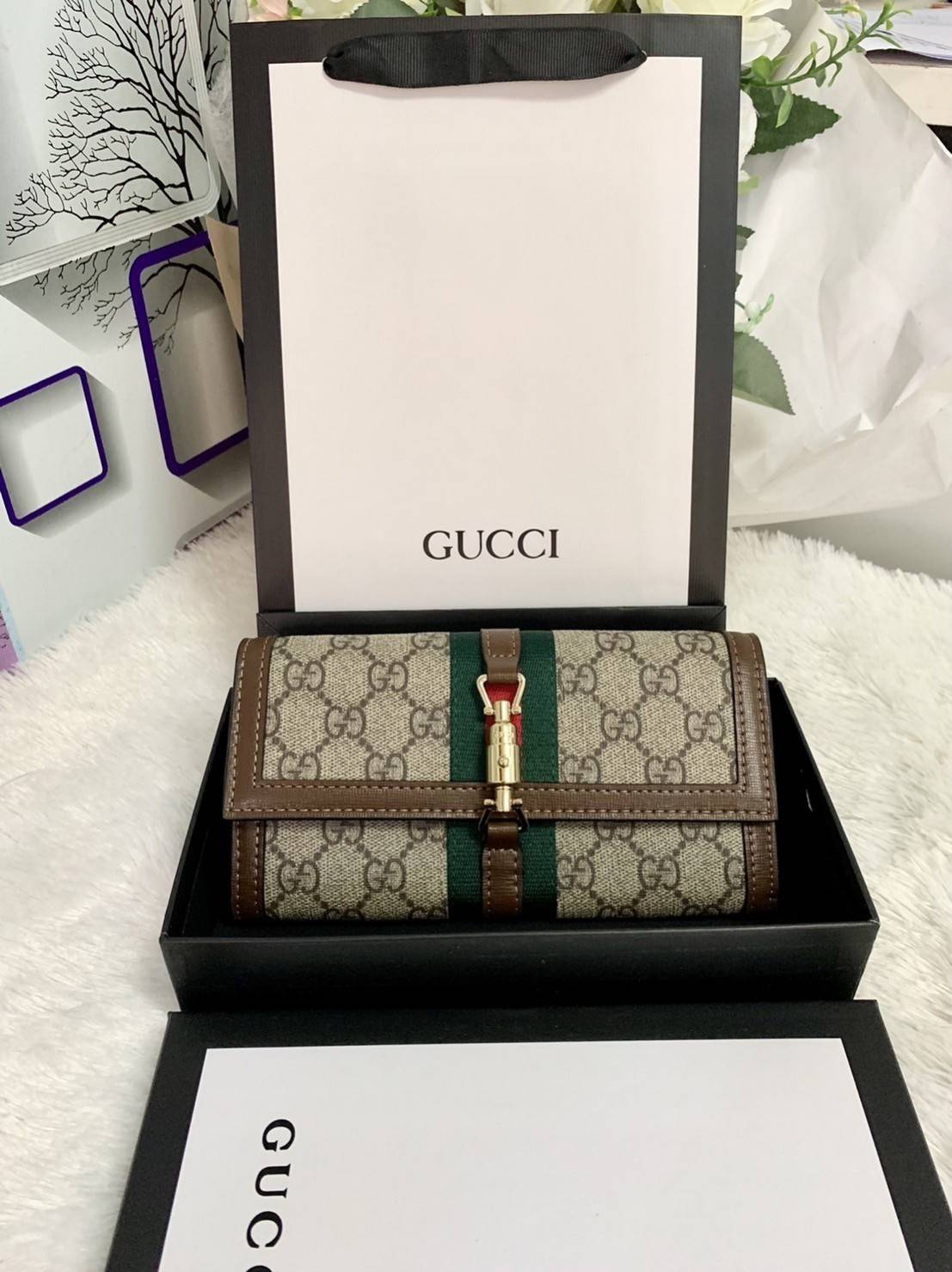 GUCCI Jackie 1961 chain wallet กระเป๋าสตางค์ใบยาวพร้อมสายสะพายโซ่สีทอง ขนาดพกพา หยิบจับถนัดมือ