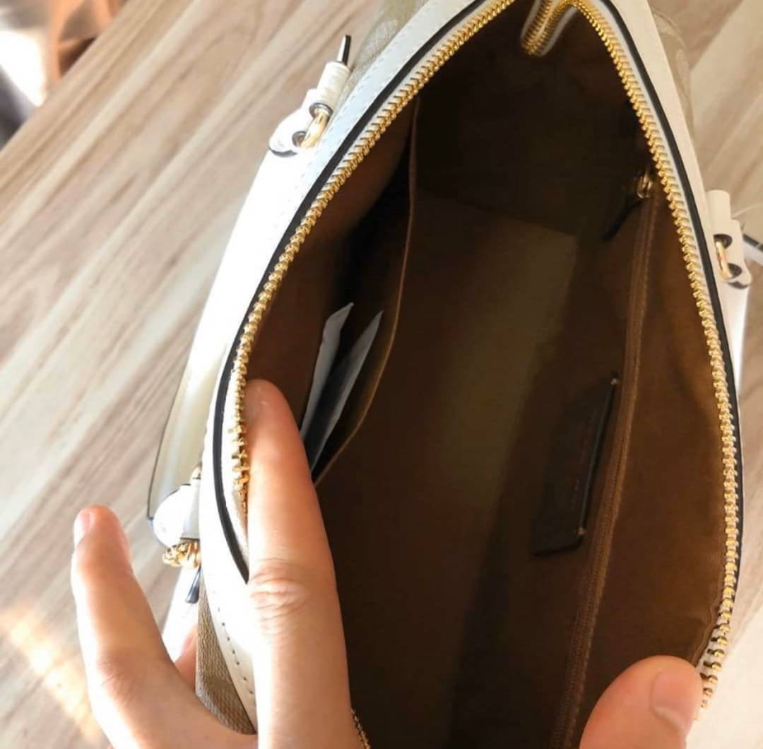 ของแท้ 💯% COACH ROWAN SATCHEL ลาย c กระเป๋าทรงหมอนรุ่นใหม่ ขนาดยาวกว่าเดิมนิดนึง มีช่องซิปใส่ของด้านหน้า มาพร้อมสายยาวค่ะ