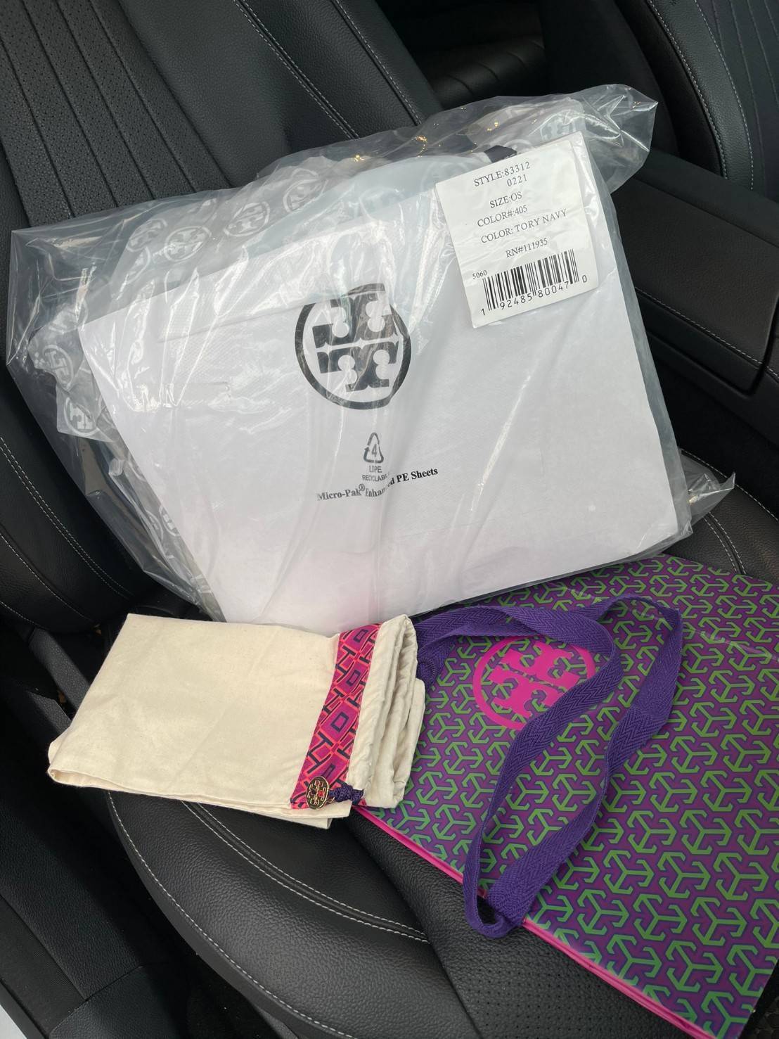 ของแท้ 💯% Tory burch perry monogram jacquard small triple compartment tote ครั้งแรกกับลายโมโนแกรม ที่ได้รับแรงบันดาลใจมาจากโลโก้สุดคลาสสิกในกระเป๋าทรงtote bag T Monogram