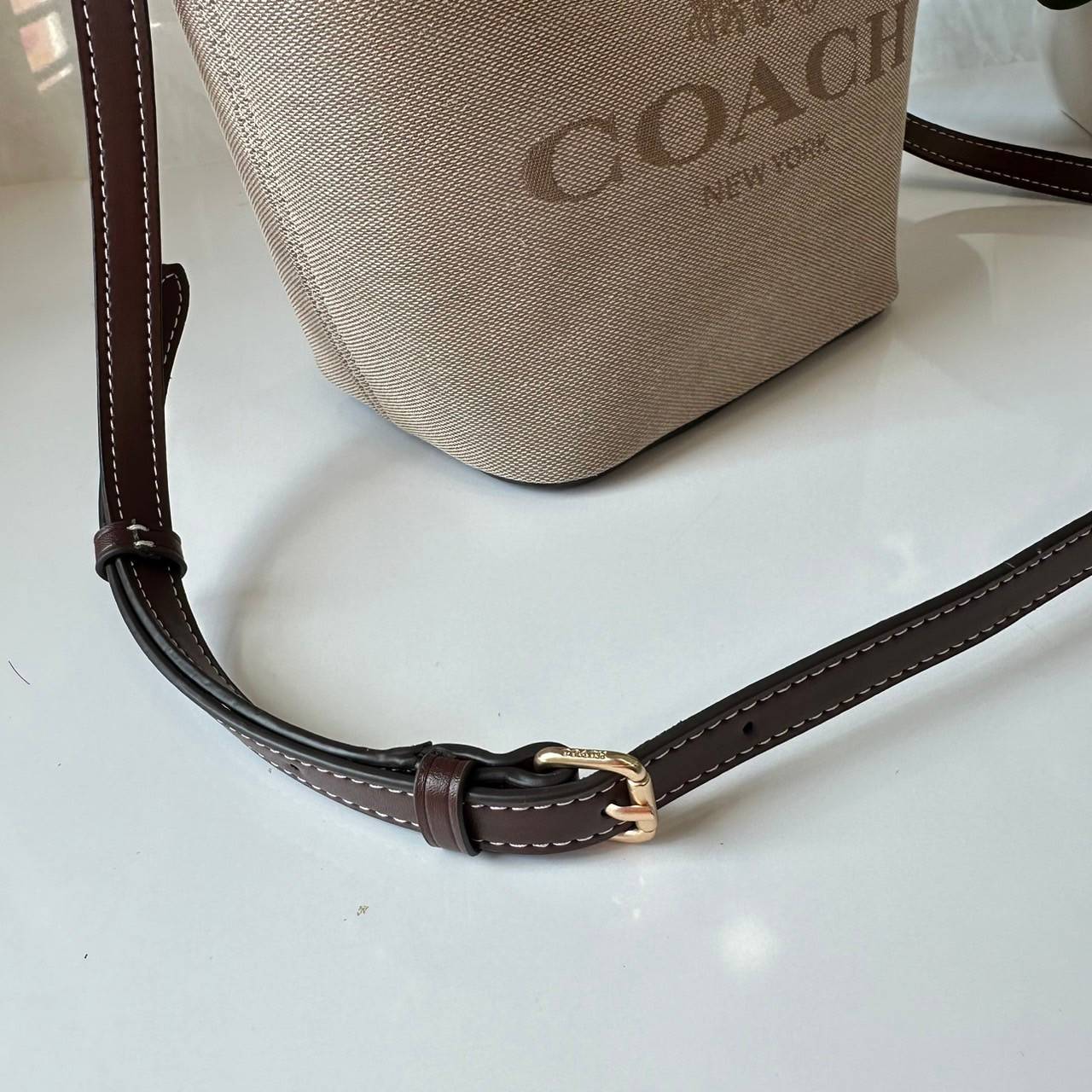 พร้อมส่ง 5 สี COACH HANNA BUCKET BAG กระเป๋าถือ/สะพายข้างทรงบักเก็ตรุ่นใหม่ดีไซน์เก๋น่ารัก เกรดท็อปออริ เกรดดีสุด สลับแท้ 1:1 ใช้ต่างประเทศได้