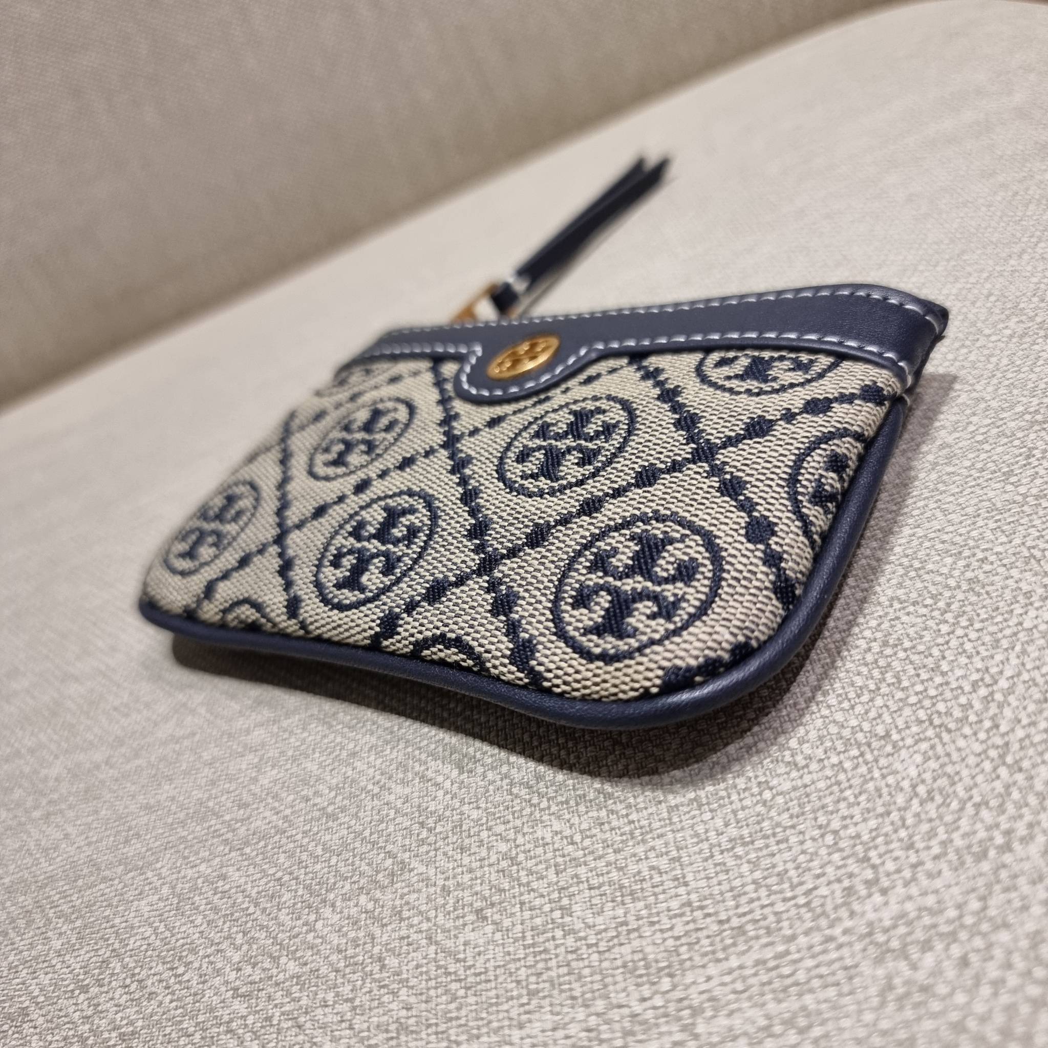 TORY BURCH T MONOGRAM CARD CASE KEY RING ใหม่ล่าสุด กับกระเป๋าเอนกประสงค์สำหรับถนอมบัตร น่ารัก คิ้วท์ๆ ใบจริงน่าใช้มาก