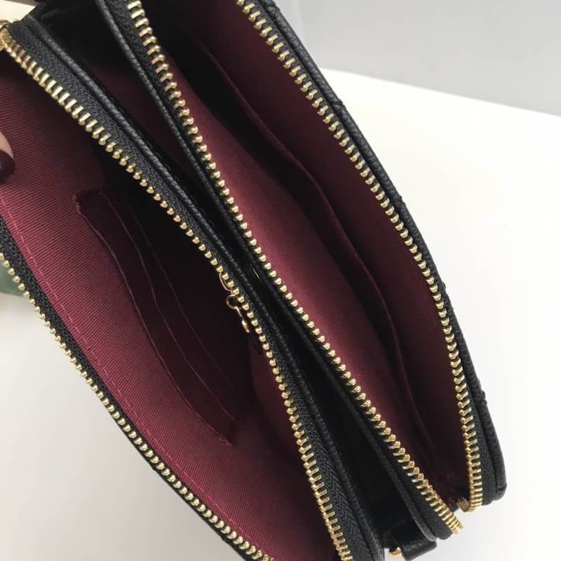 Carla รุ่นขายดีที่สุด ที่น้องมายด์สะพาย น่ารักสุดๆ 💙 ใครกำลังตามหากระเป๋าใบเล็ก ช่องเก็บเยอะๆ แนะนำ ใบนี้เลยค่า New item KEEP ' Carla ' 2zipper bag กระเป๋าสะพายข้าง แบบช่อง 2 ซิป ใบเดียวจบ จุครบ All item ! จะแต่งตัวสไตล์ไหนก้อเอาอยู่ • ร