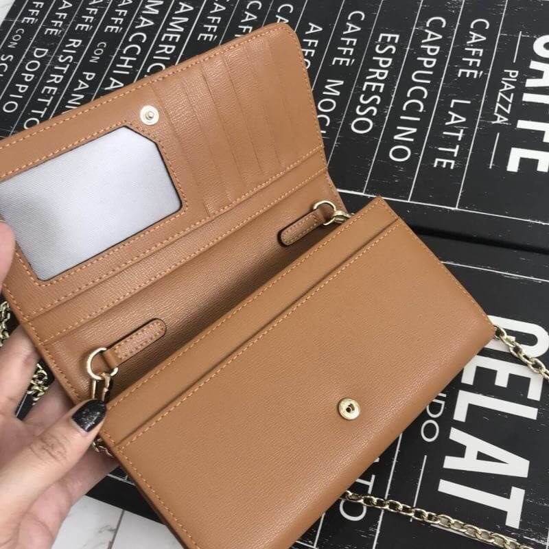 รุ่นขายดี **หนังวัวแท้สวยมาก KEEP • Ari • กระเป๋า สตางค์ยาว ปรับเป็นคลัช หรือถือ สะพาย ก้อได้หมด ขนาด กะลังดี ทรงสวย แค่ใบเดียวจบ! หนังคุณภาพเยี่ยม ภายใน จุของคุ้ม ใส่บัตร ใส่มือถือได้ทุกรุ่น ใบนี้ จะแต่งกับ Look ไหนก้อเข้ากันได้ดีแน่นอนค๊า Don't mis