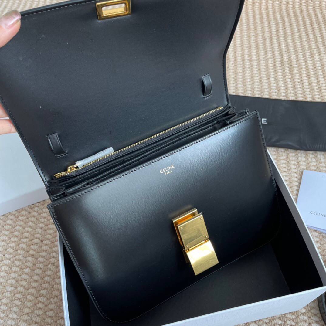 CELINE Medium Classic bag in box calfskin Black เกรดออริจินอล กระเป๋าสะพายแบรนด์เนมซีลีนหนังแท้สีน้ำตาล สีดำ อะไหล่ทองหรู งานหนังเรียบ สวยหรู ด้านในเปิดด้วยบีบอะไหล่ทอง ภายในแบ่งเป็น2ช่องและช่องซิปอีก1ช่อง จุของได้กำลังดี ใส่โทรศัพท์ กระเป๋าสตางค์ใบสั้น ข