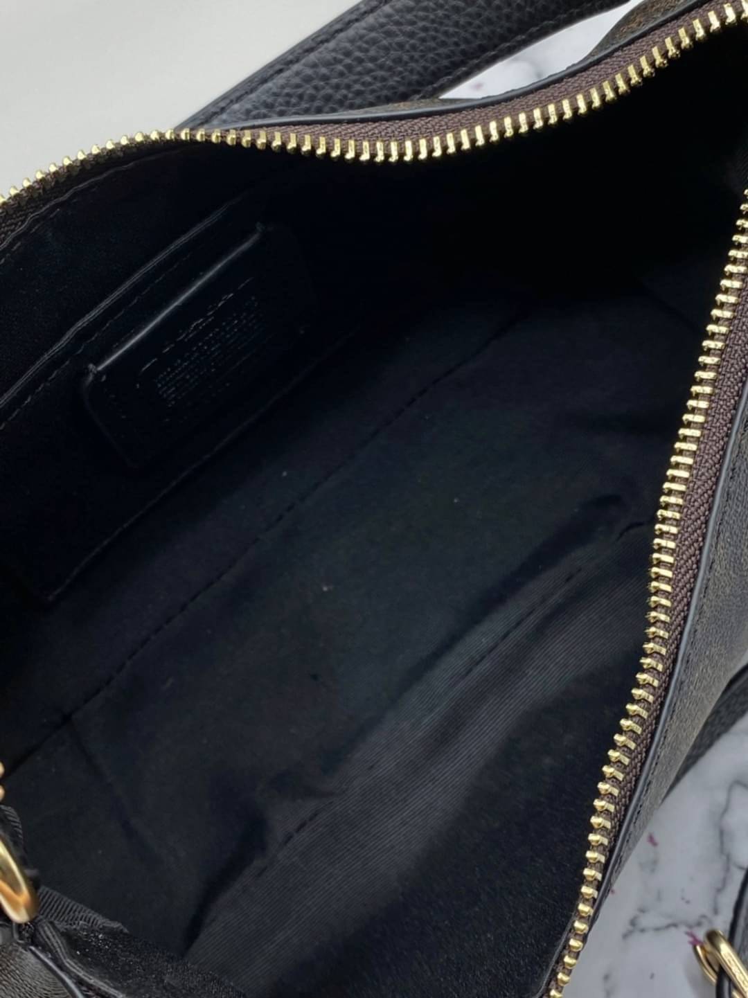 COACH Pennie Shoulder Bag In Signature Canvas พร้อมส่งที่ไทย