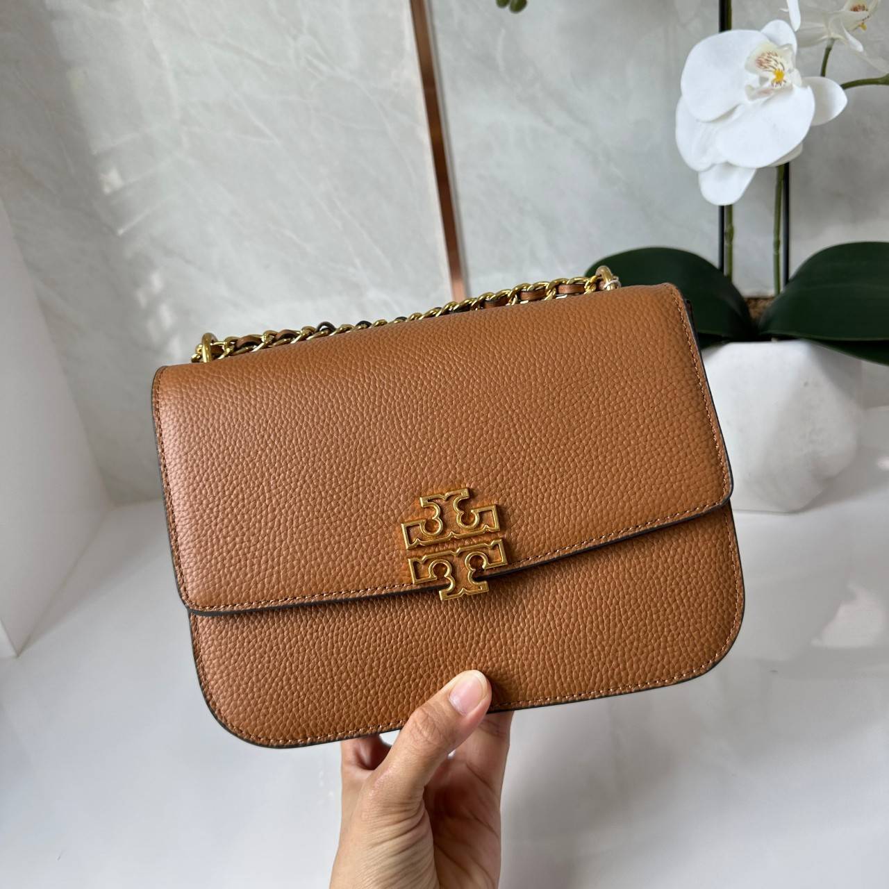 Tory Burch Britten Small Convertible Shoulder Bag คอลเลคชั่นใหม่สุดเรียบหรู