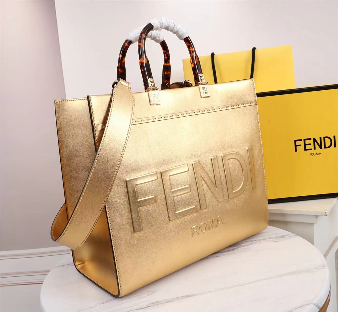 FENDI Sunshine Medium Leather Tote Metallic Gold / FENDI Shopping bag กระเป๋าสะพายทรง shopping สีทองสวยหรู ใบใหญ่ จุใจ!! ดีไซน์คลาสสิควินเทจ สวยหรู ภายในโล่งกว้างมากๆ ใส่ของจุสุดๆ
