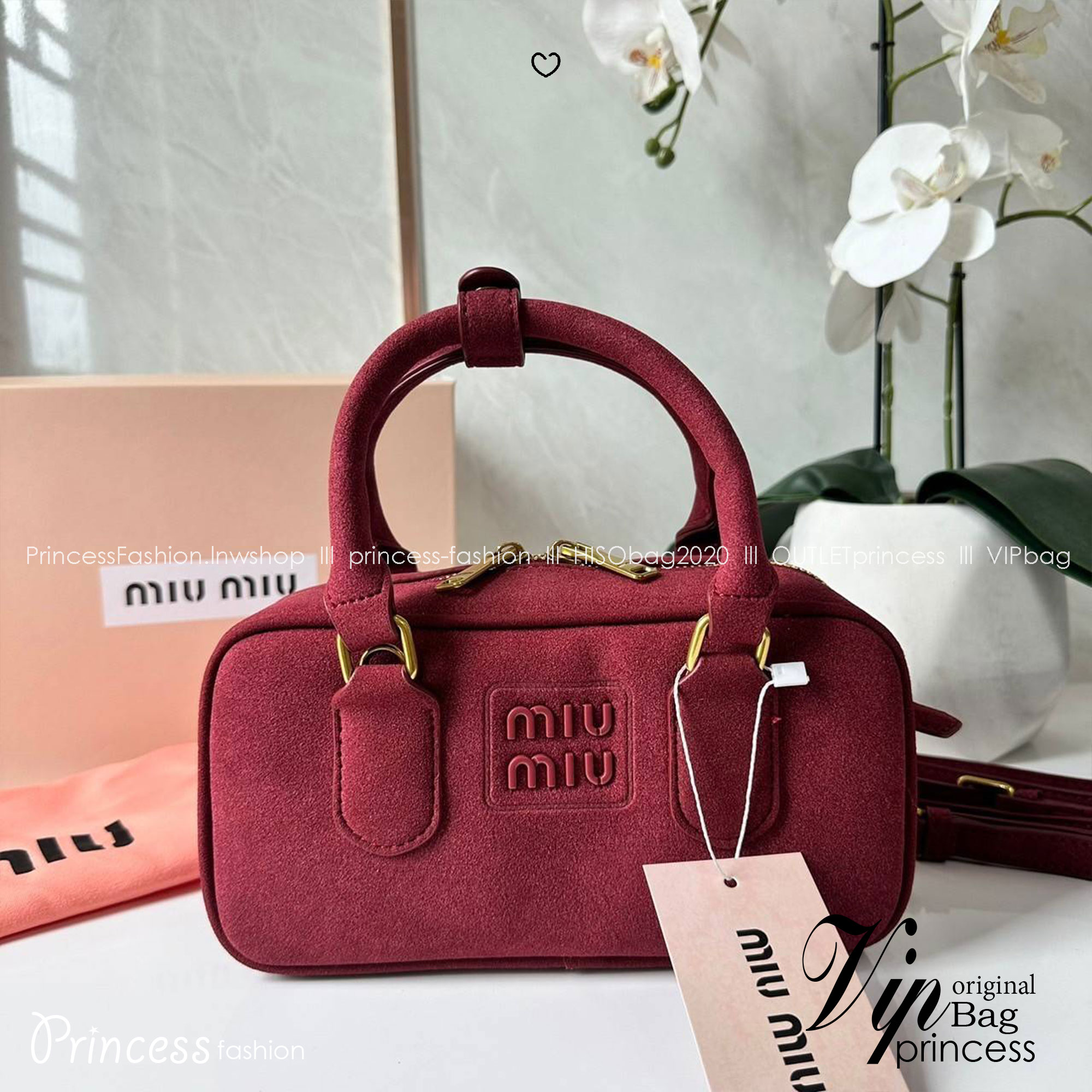 MIU MIU Arcadie padded suede top-handle bag กระเป๋าถือ/สะพาย คอลใหม่ล่าสุด รุ่นฮอทดีไซน์เหลี่ยม งานกำมะหยี่หนังกลับสวยละมุน น่ารักน่าใช้มากค่ะ