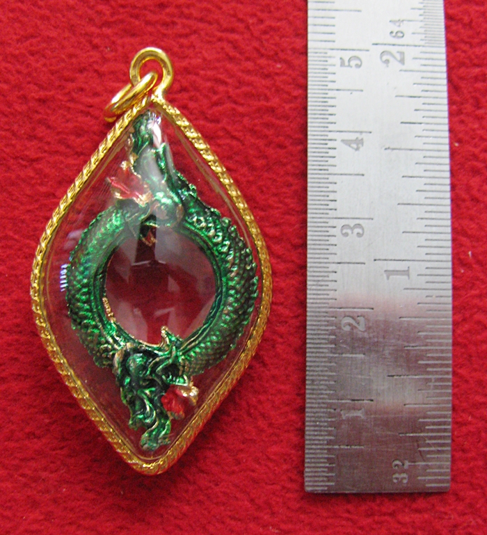 จี้บ่วงนาคบาศ2เศียรเนื้อทองเหลืองลงยาสีเขียวเลี่ยมกรอบผ่าหวายทองไมครอนพร้อมใบคาถา แบบ2ค่ะ