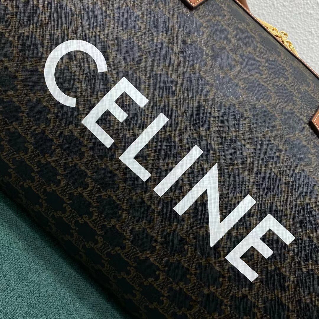 CELINE Large Voyage bag in Triomphe Canvas / Celine Keepall Bag กระเป๋าทรงบอสตันใบใหญ่จุสัมภาระได้เยอะสุดๆหนังขึ้นลาย Signature สวยหรูสุดคลาสสิค ดีไซน์ไม่มีเอ้าท์